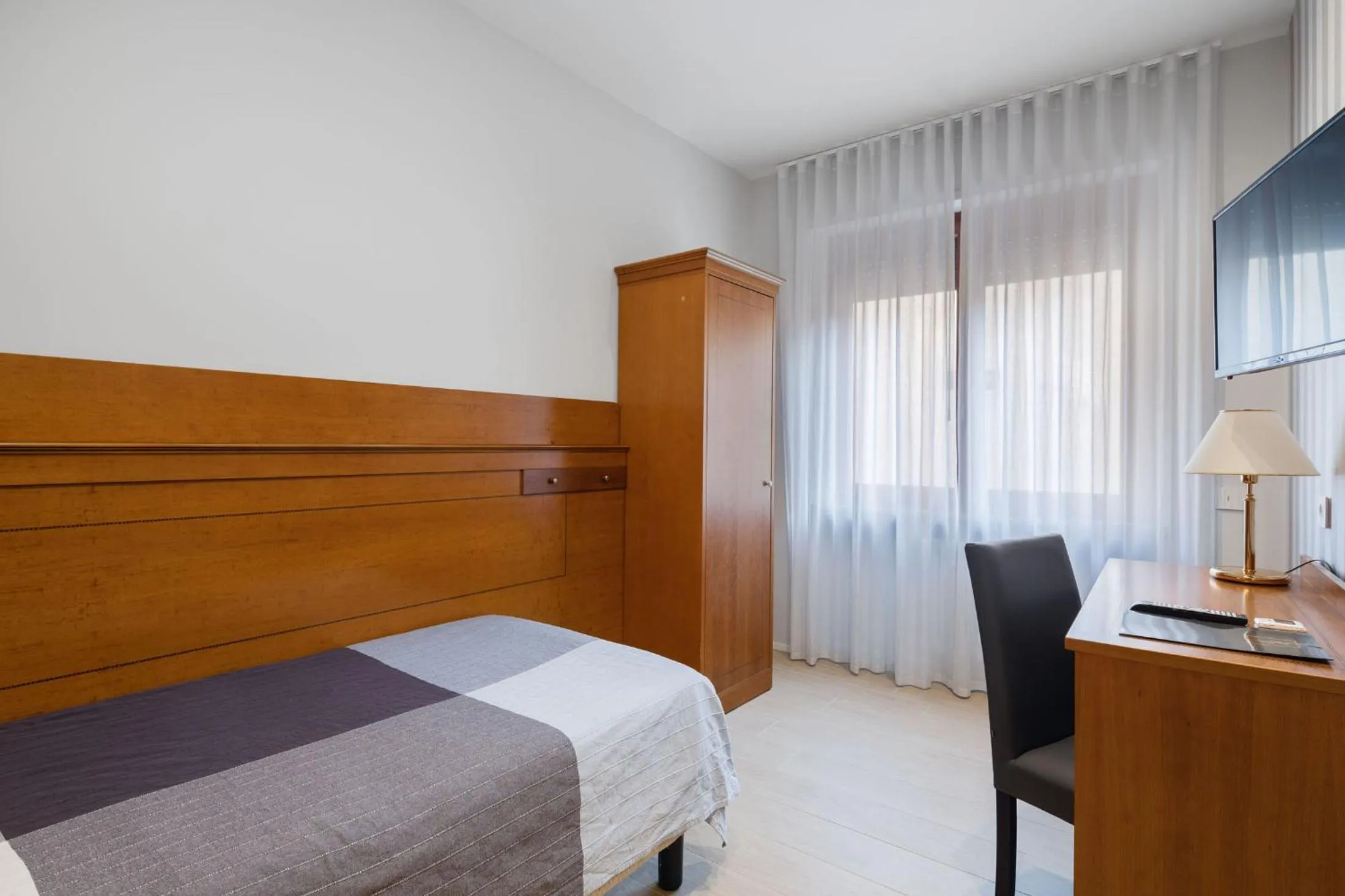 Photo of the whole room, Bed in Hotel Excelsior Pavia