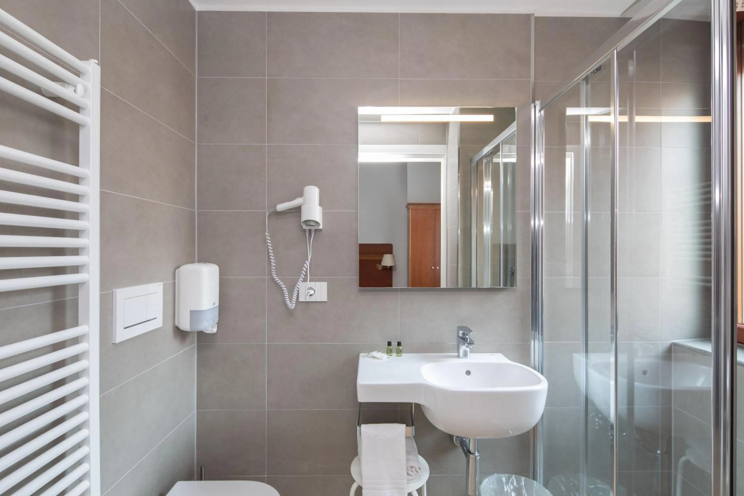 Shower in Hotel Excelsior Pavia