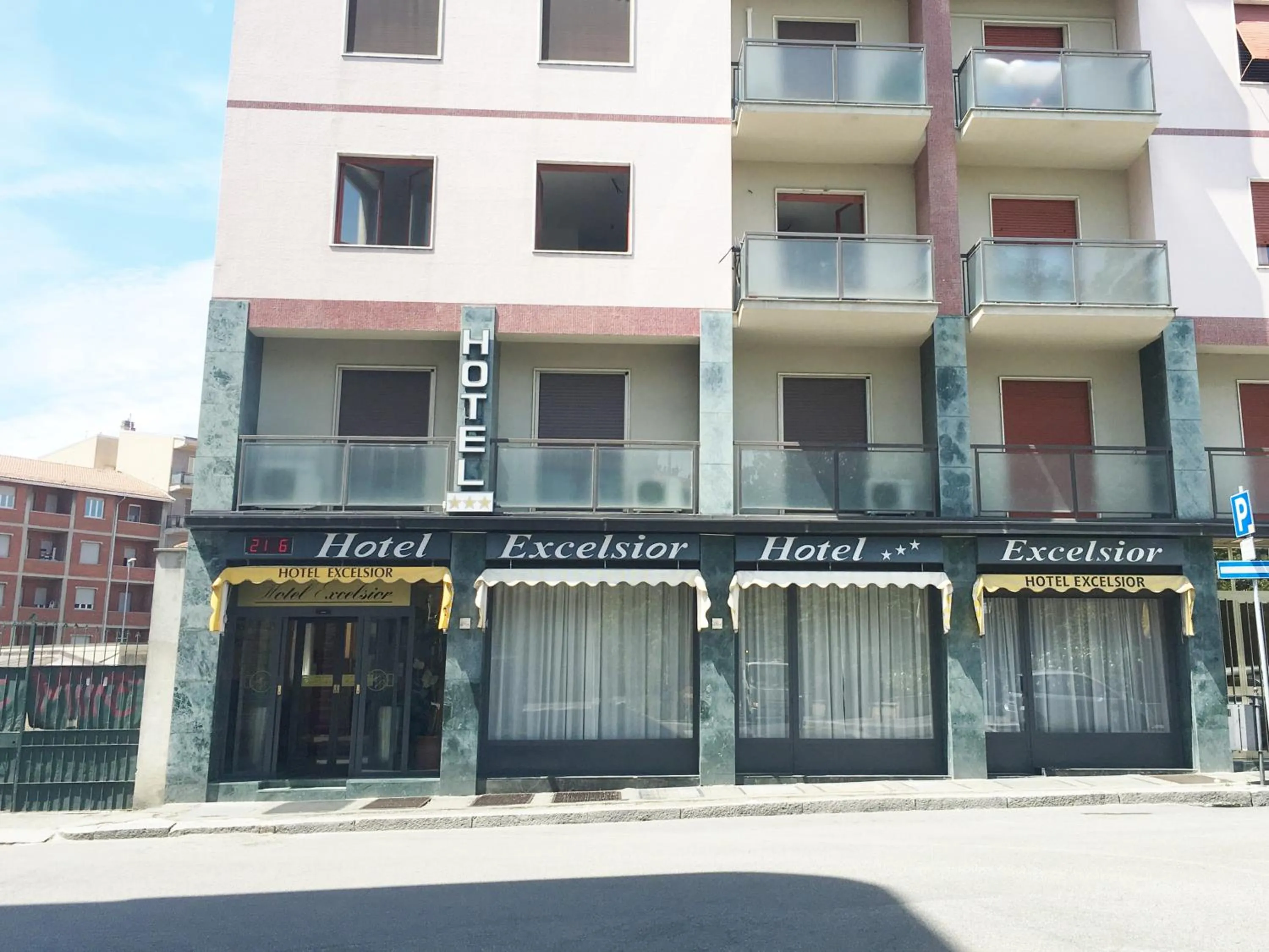 Facade/entrance in Hotel Excelsior Pavia