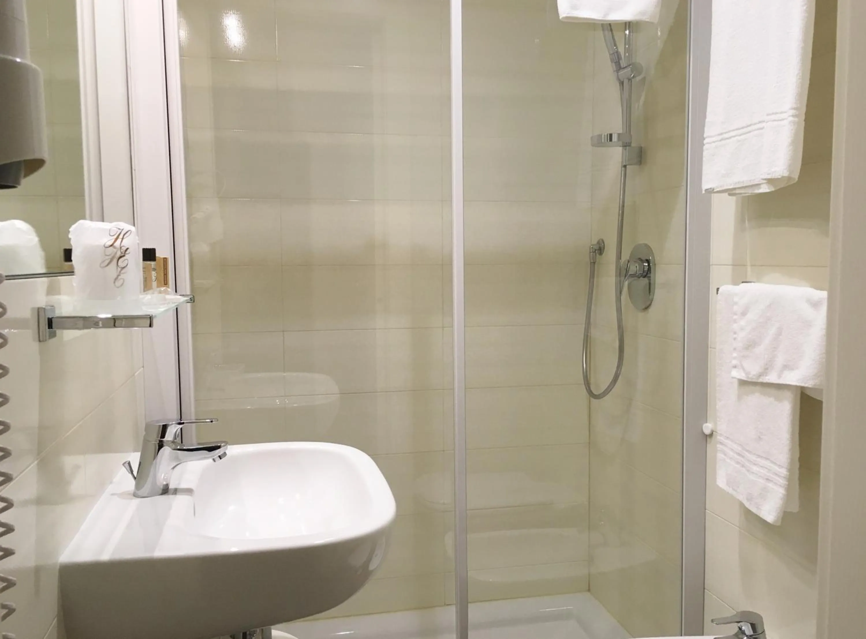 Shower in Hotel Excelsior Pavia