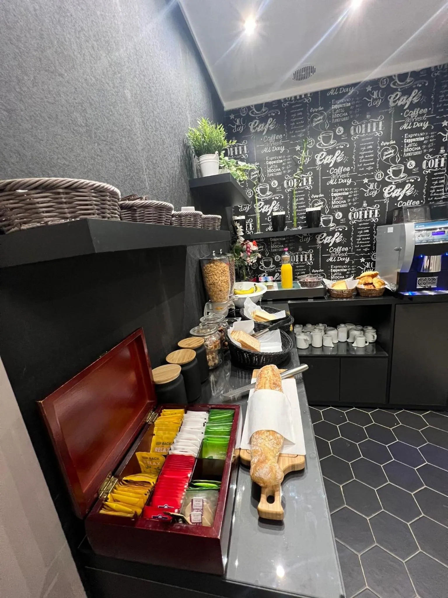 Food and drinks in Hotel Agenor