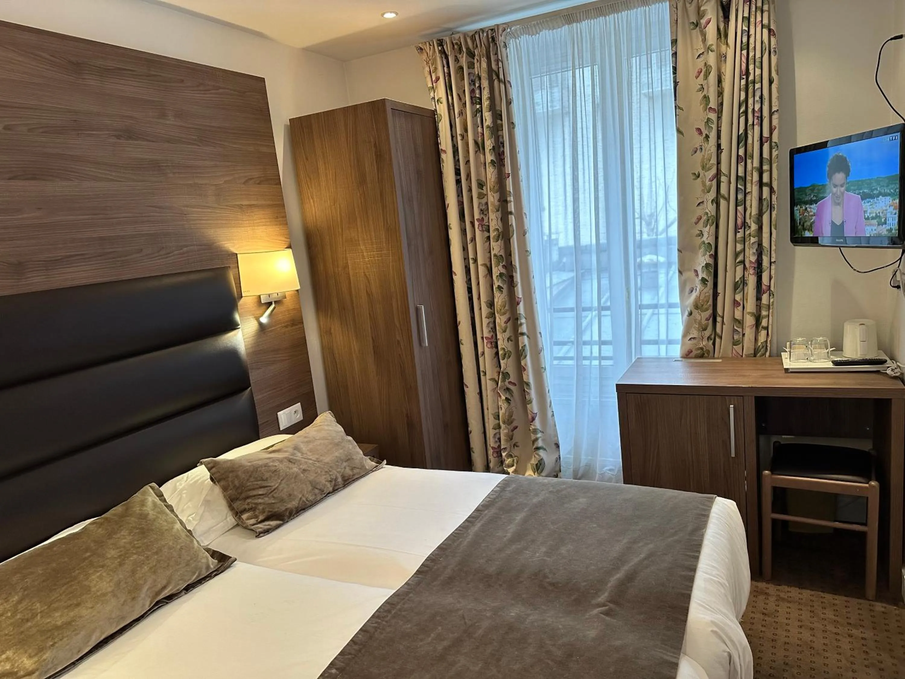 Photo of the whole room, Bed in Hotel Agenor