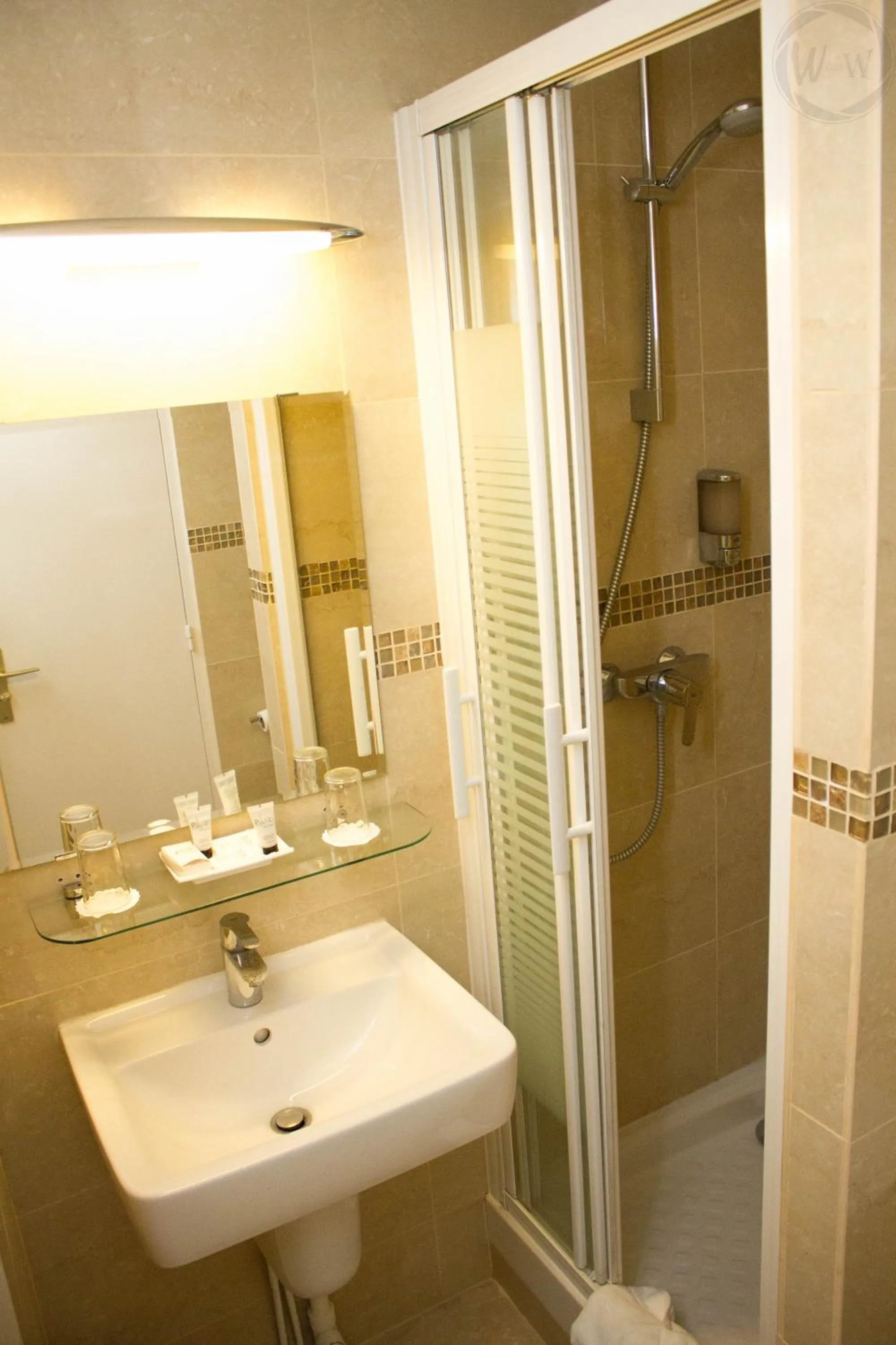 Bathroom in Hotel Agenor