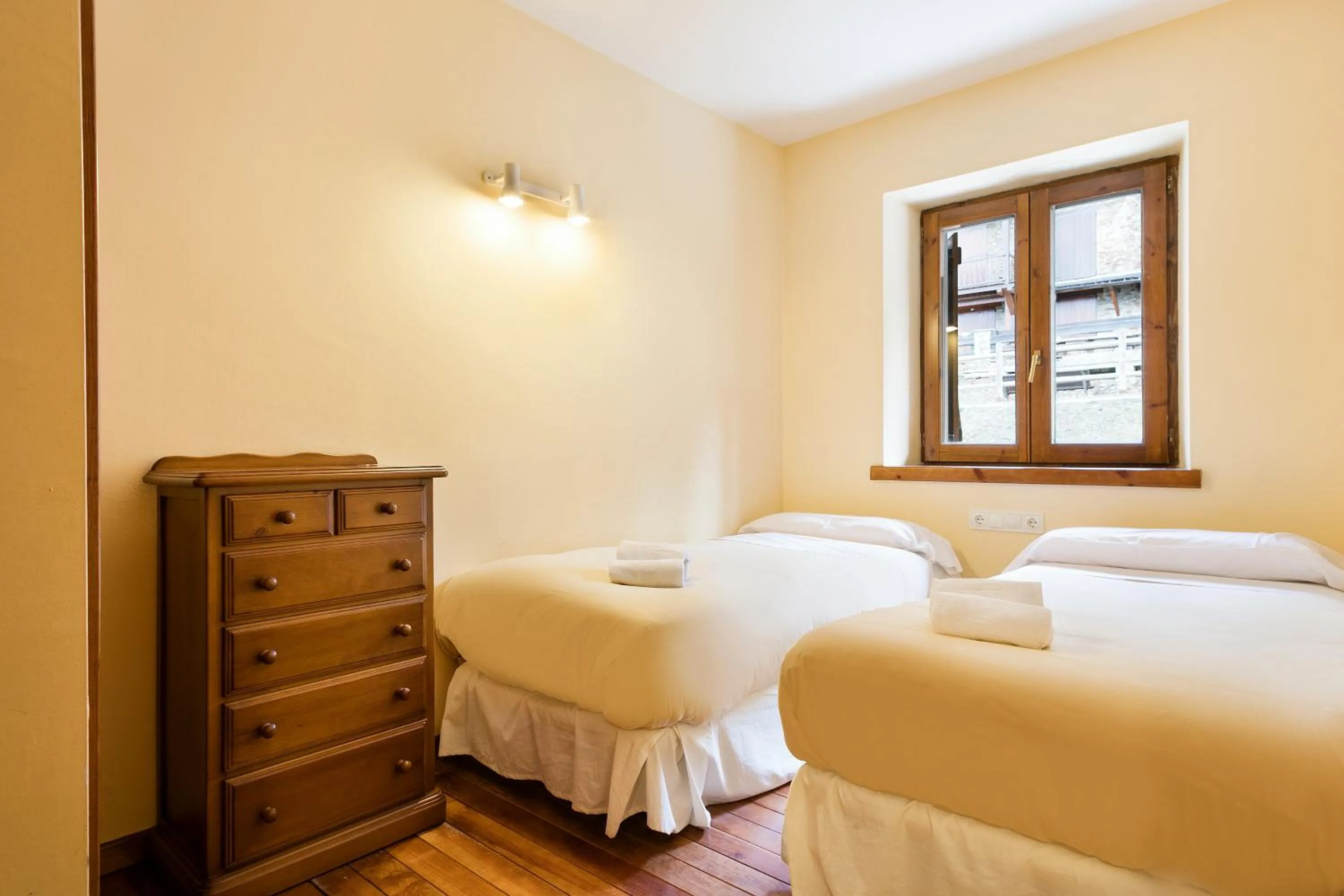 Bedroom, Bed in Baqueira Apartamentos Cota 1700 a pie de pistas