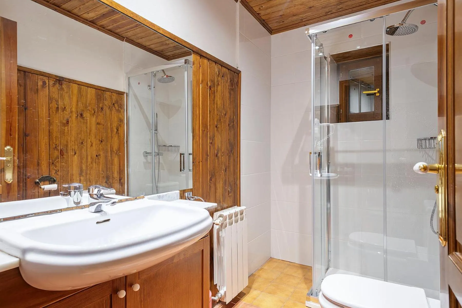 Shower in Baqueira Apartamentos Cota 1700 a pie de pistas
