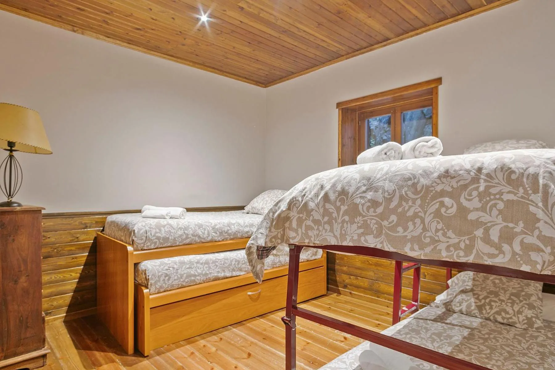 Bed in Baqueira Apartamentos Cota 1700 a pie de pistas