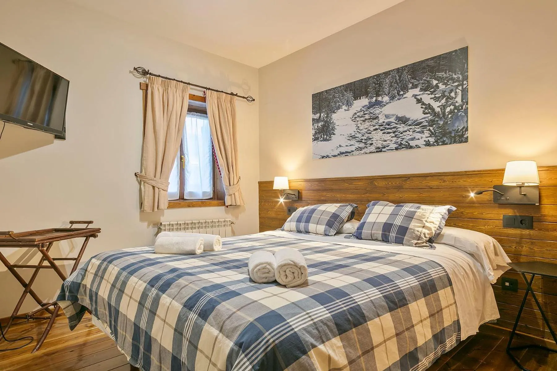 Bed in Baqueira Apartamentos Cota 1700 a pie de pistas