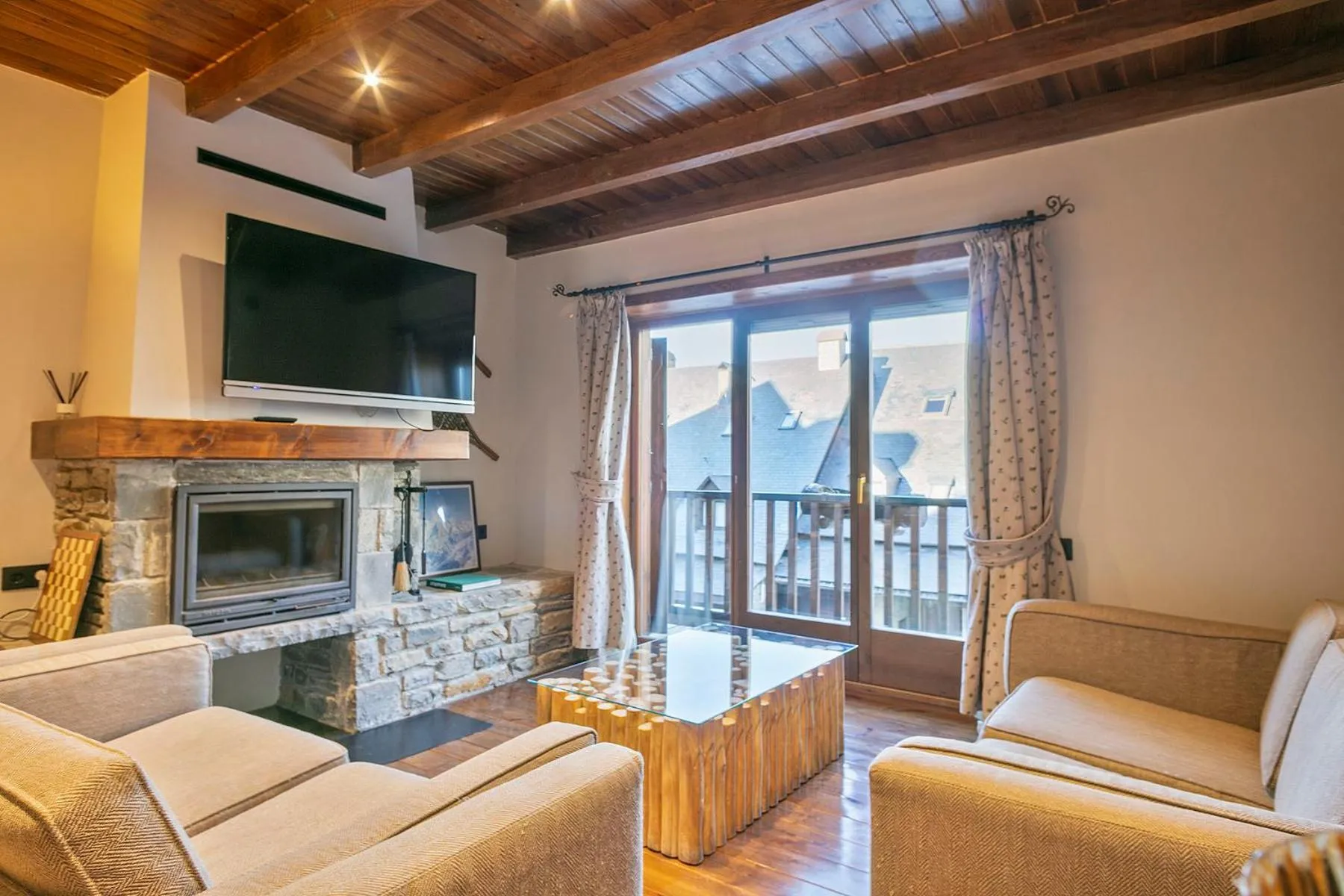 Communal lounge/ TV room in Baqueira Apartamentos Cota 1700 a pie de pistas
