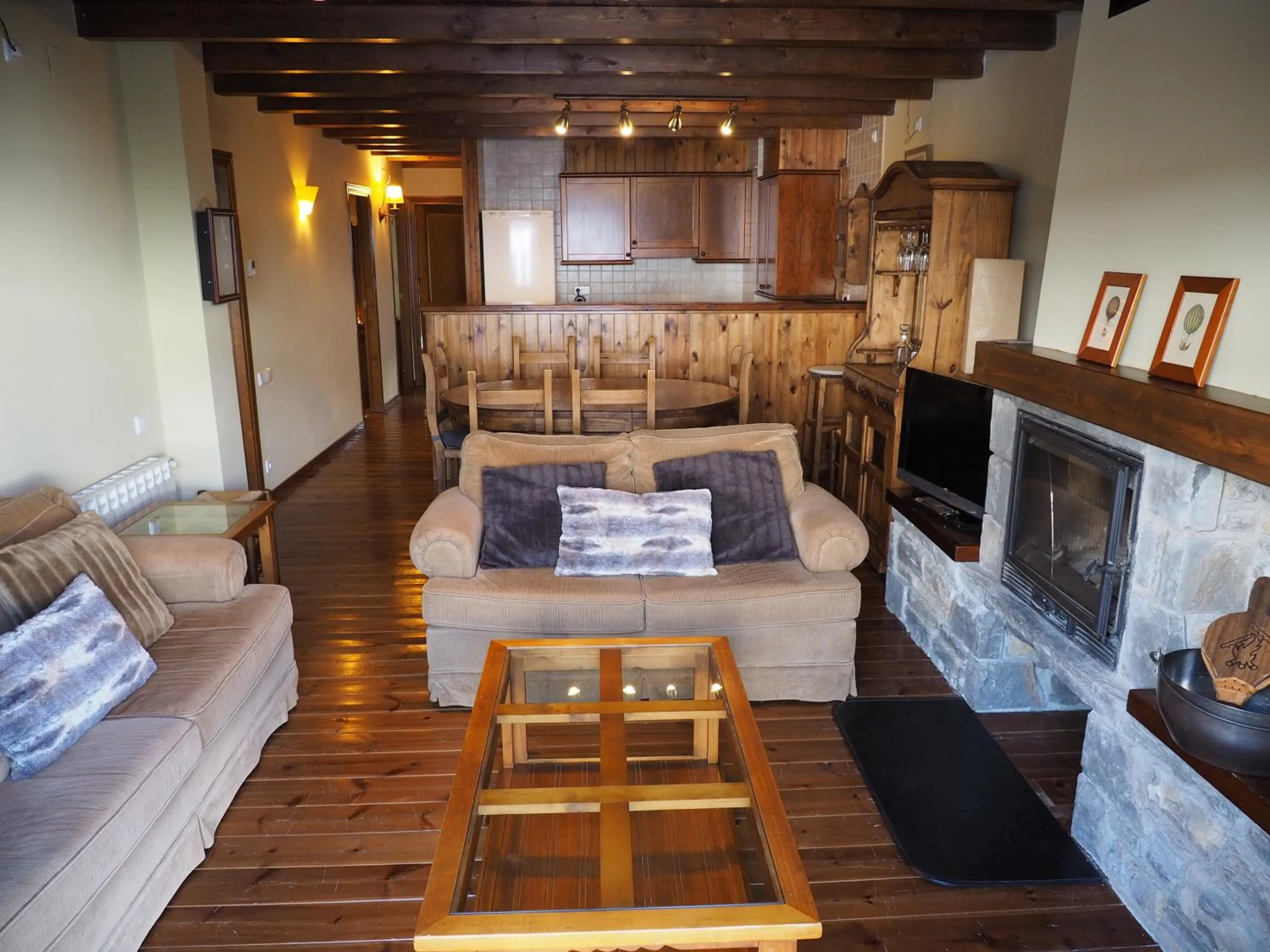 Communal lounge/ TV room in Baqueira Apartamentos Cota 1700 a pie de pistas