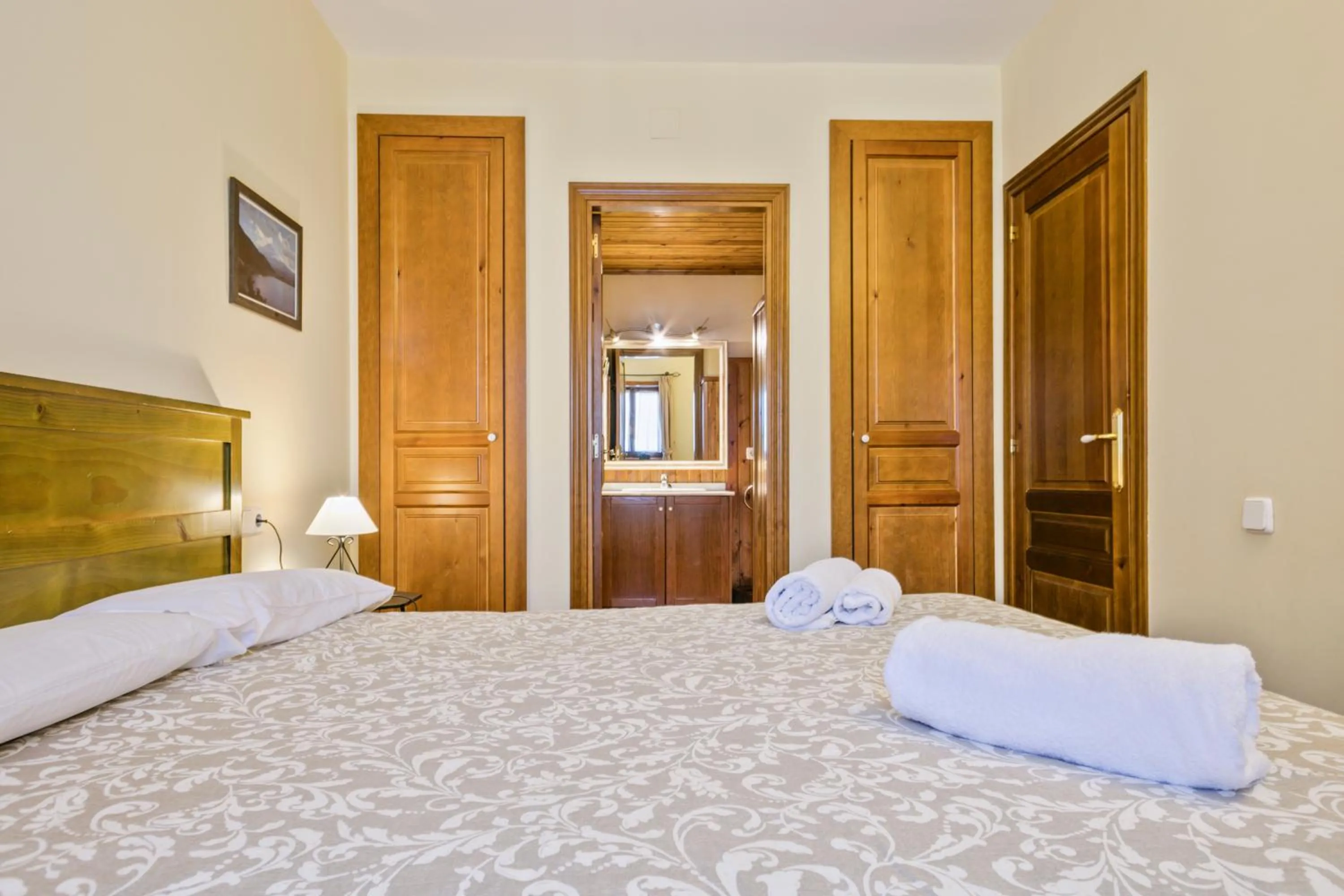 Bed in Baqueira Apartamentos Cota 1700 a pie de pistas