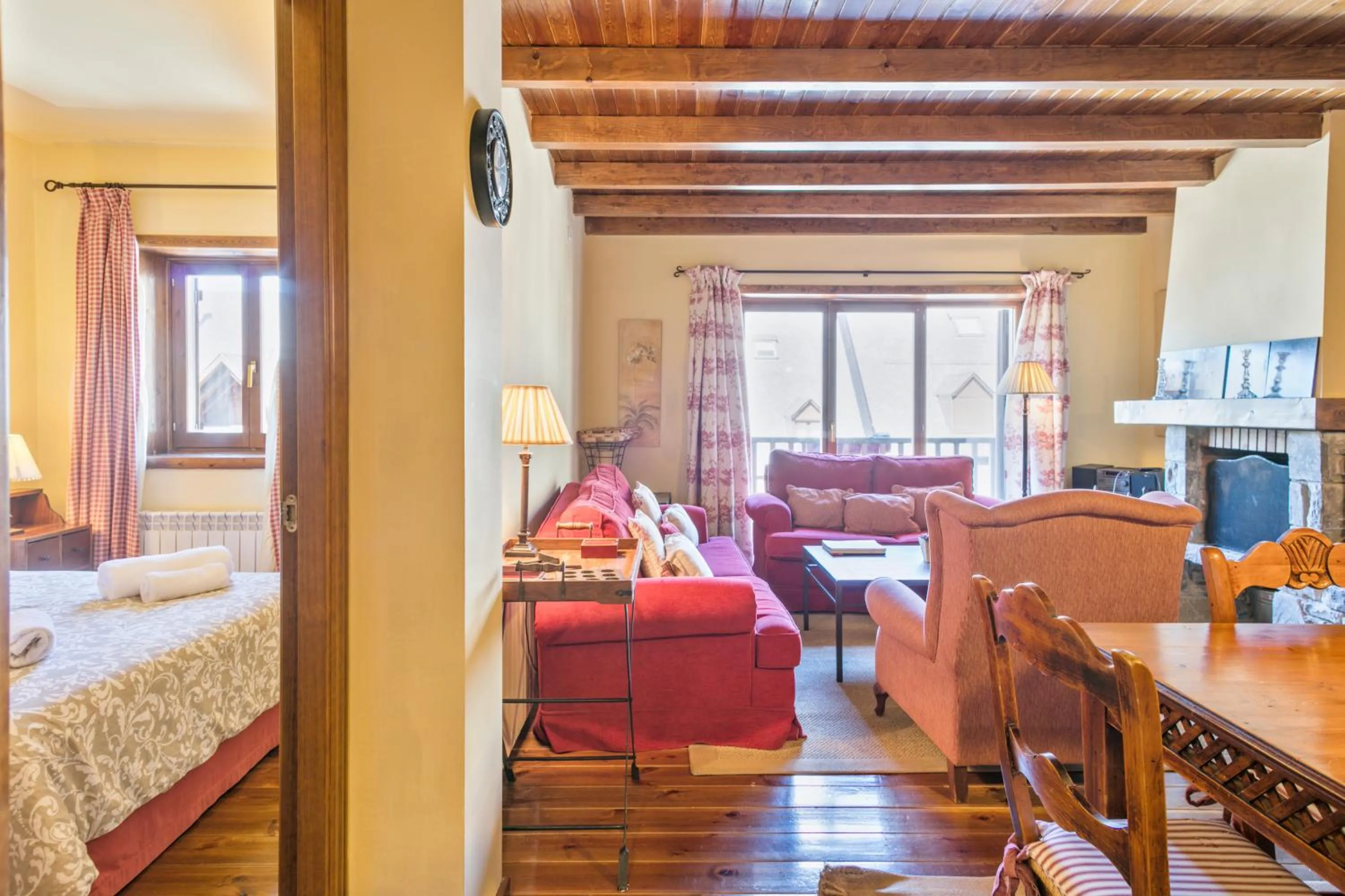 Living room, Bed in Baqueira Apartamentos Cota 1700 a pie de pistas