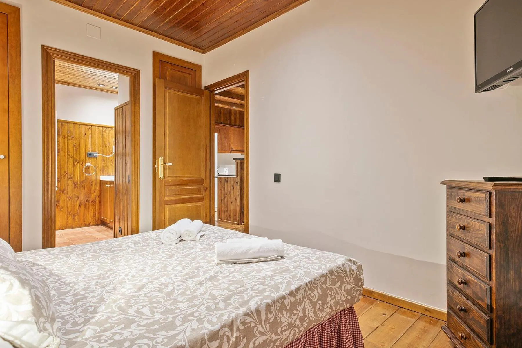 Bed in Baqueira Apartamentos Cota 1700 a pie de pistas