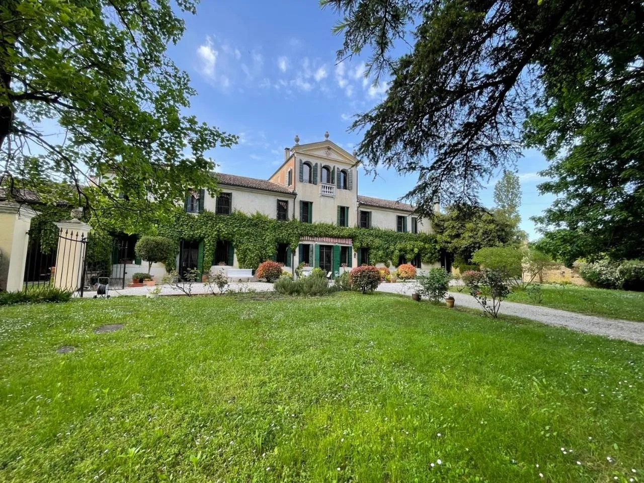 Property building in B&B Villa Gradenigo