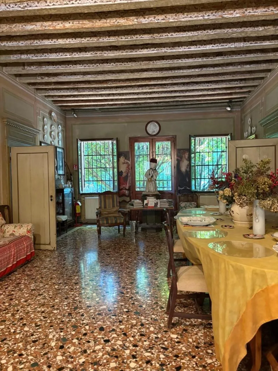 Communal lounge/ TV room in B&B Villa Gradenigo