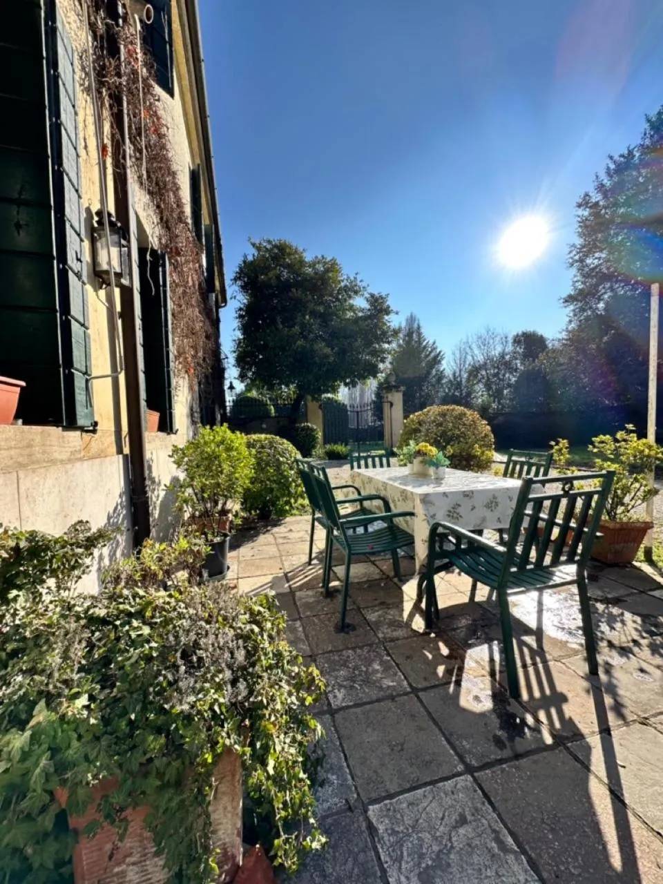 Inner courtyard view in B&B Villa Gradenigo