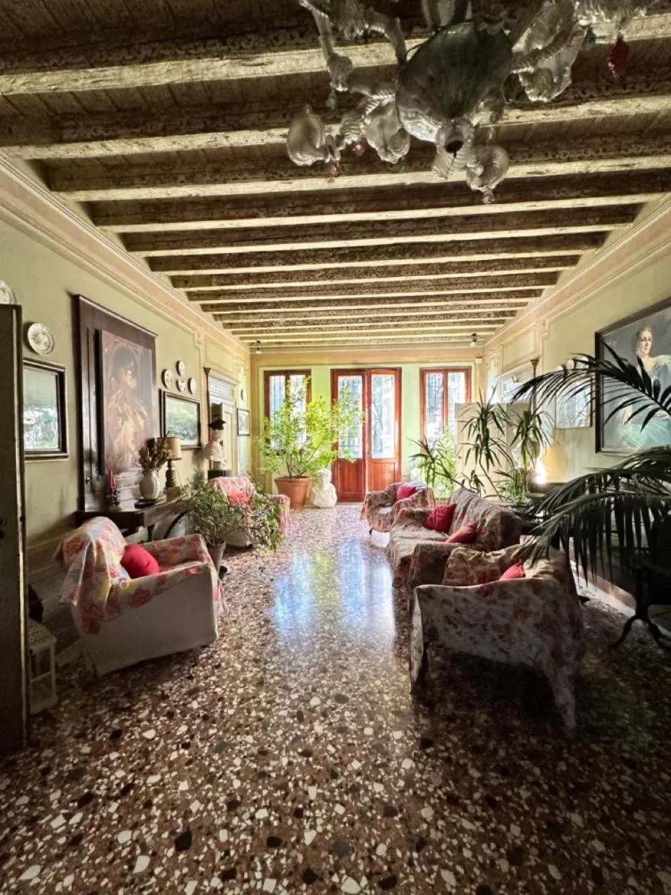 Communal lounge/ TV room in B&B Villa Gradenigo