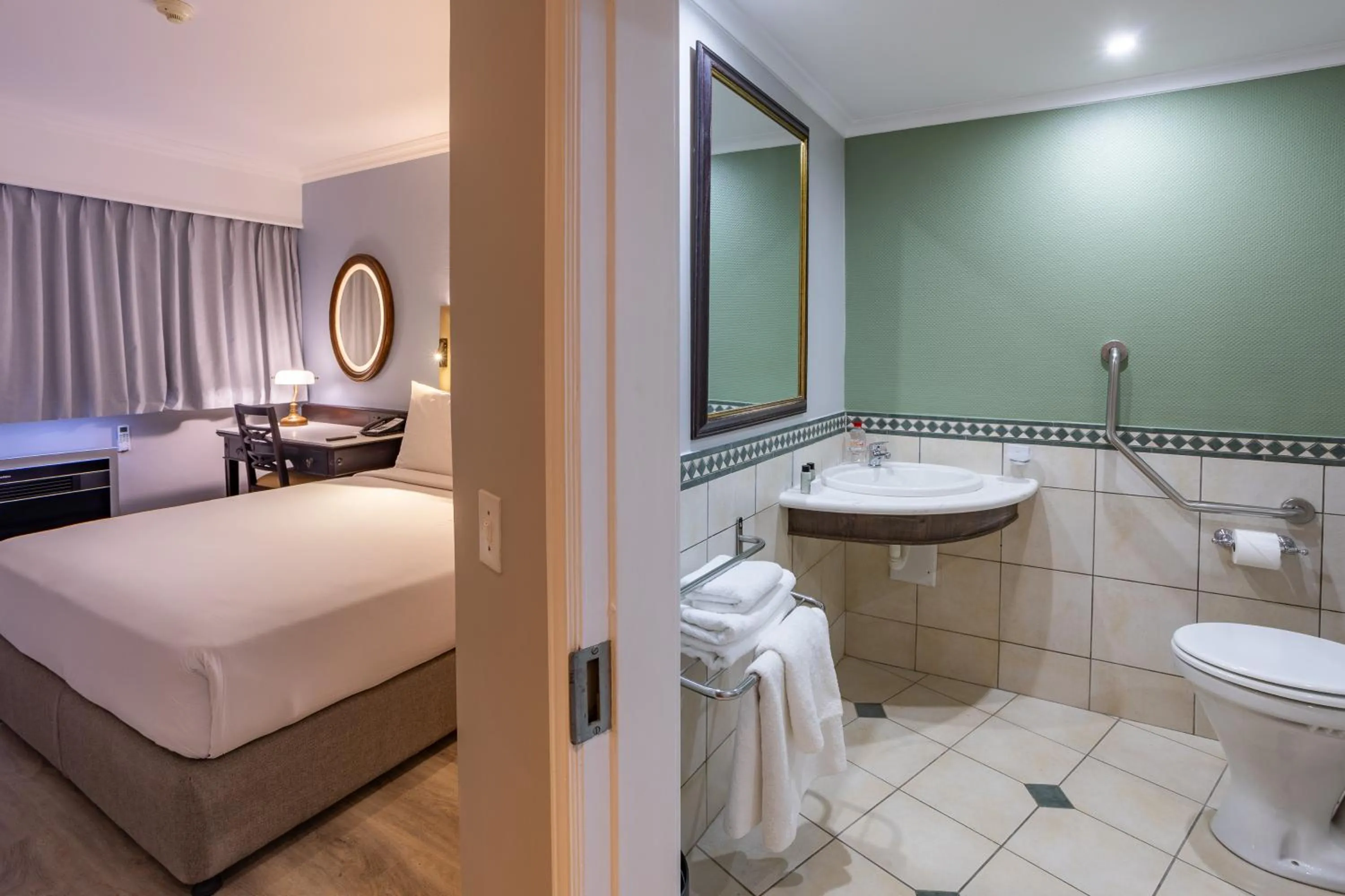 Toilet, Bed in Southern Sun Mbombela