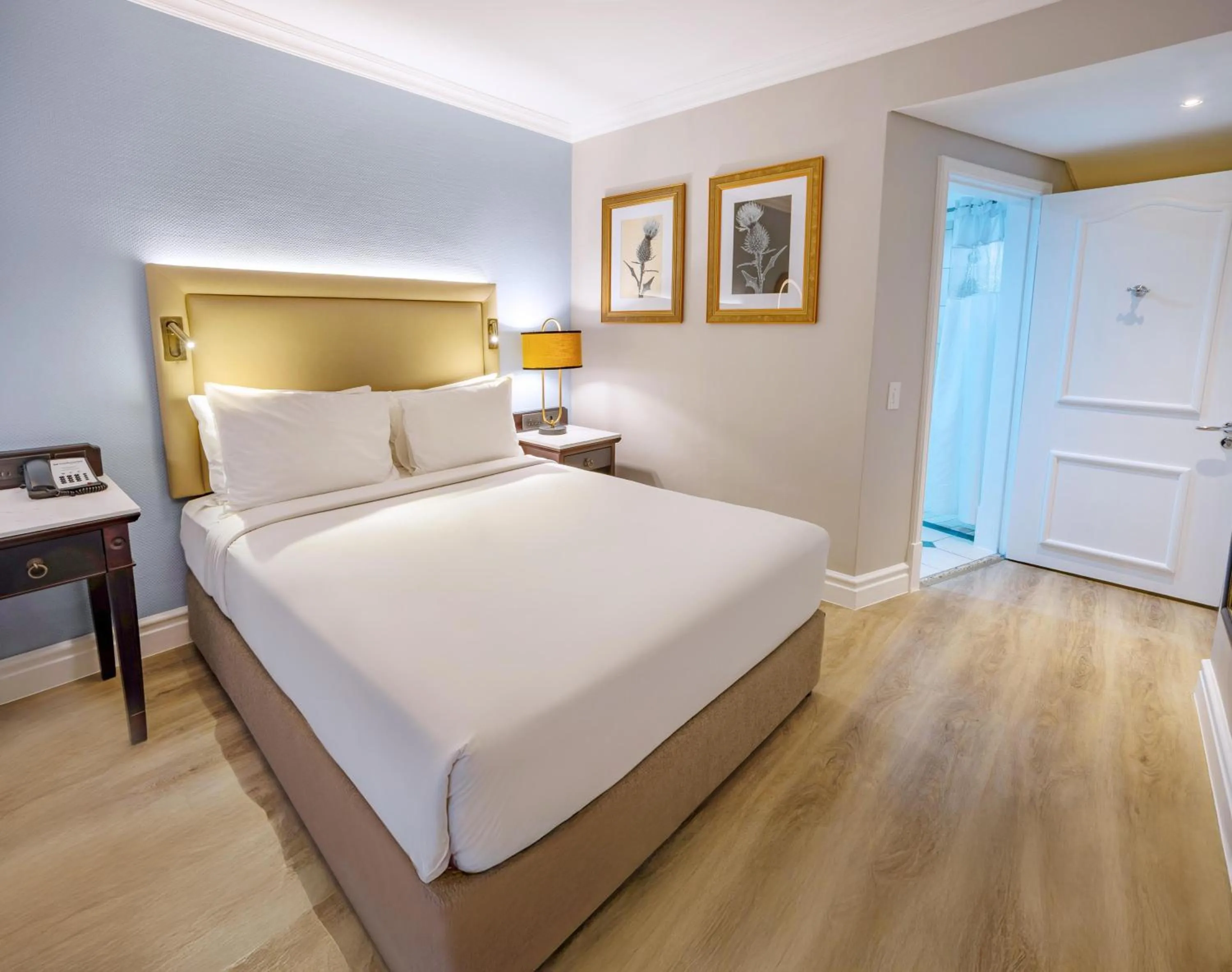 Bedroom, Bed in Southern Sun Mbombela