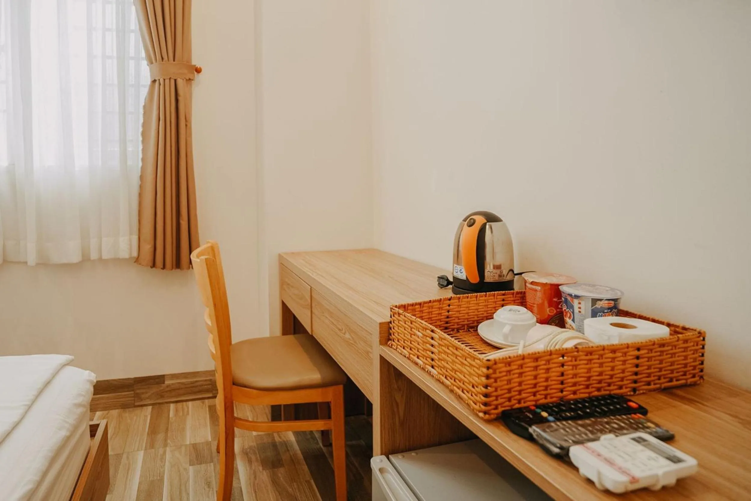 Coffee/tea facilities, Bed in Tulip Hotel