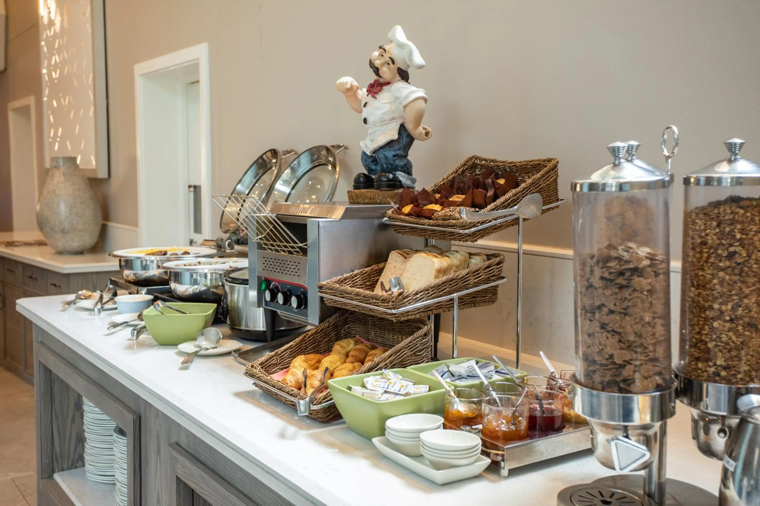 Buffet breakfast in StayEasy Mbombela