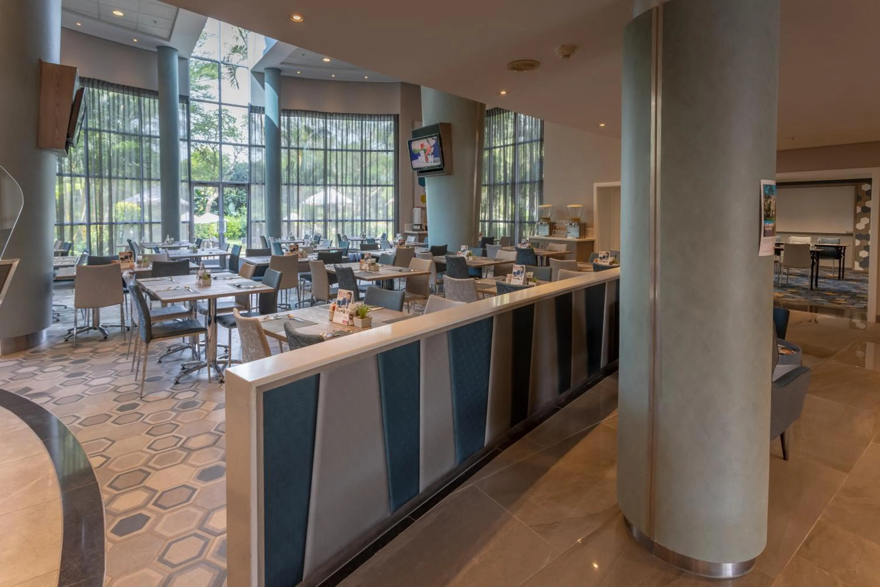 Restaurant/places to eat in StayEasy Mbombela