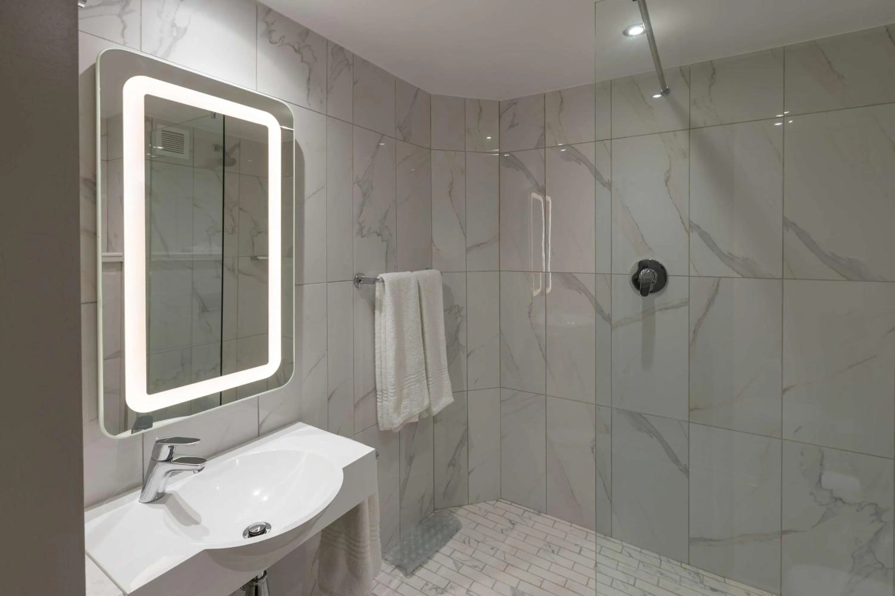 Bathroom in StayEasy Mbombela