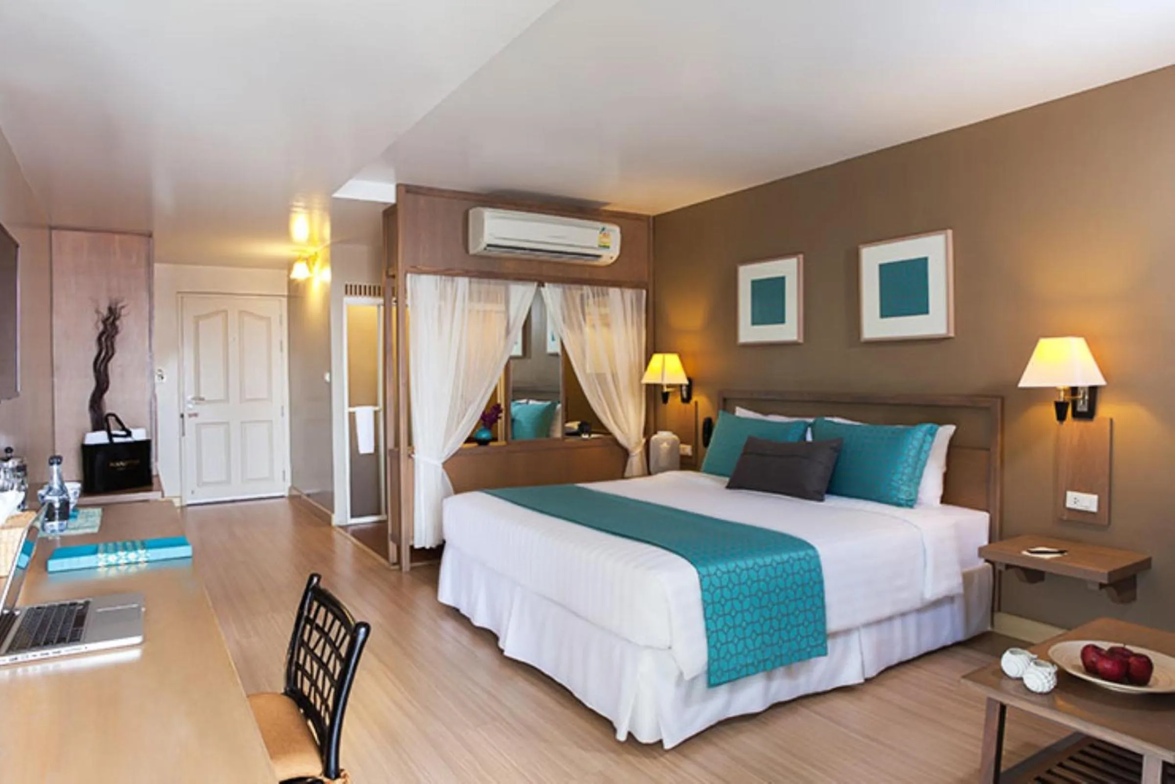 Photo of the whole room in 51 Fashion Hotel