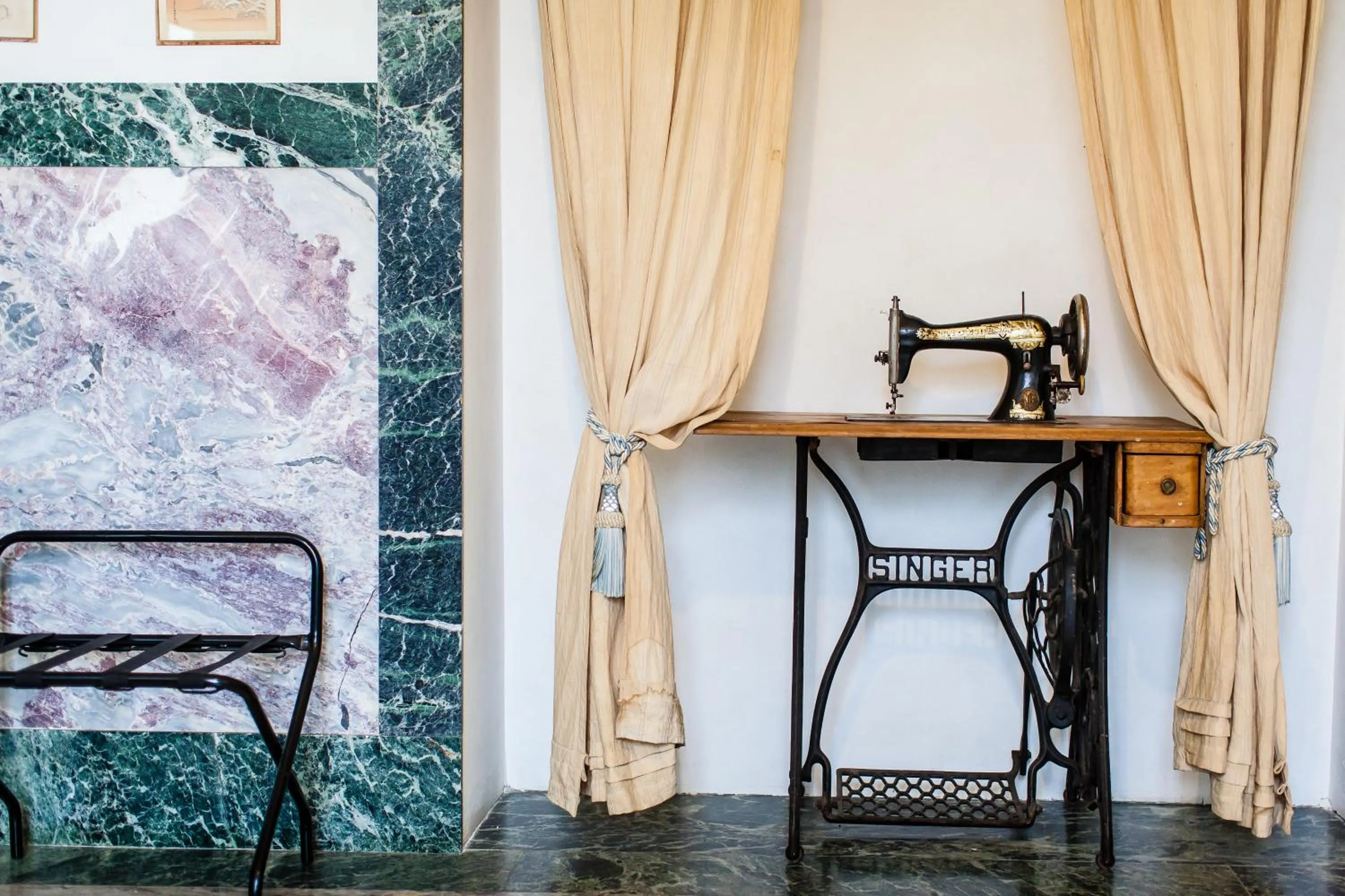 Decorative detail in B&B Villa Cernigliaro Dimora Storica