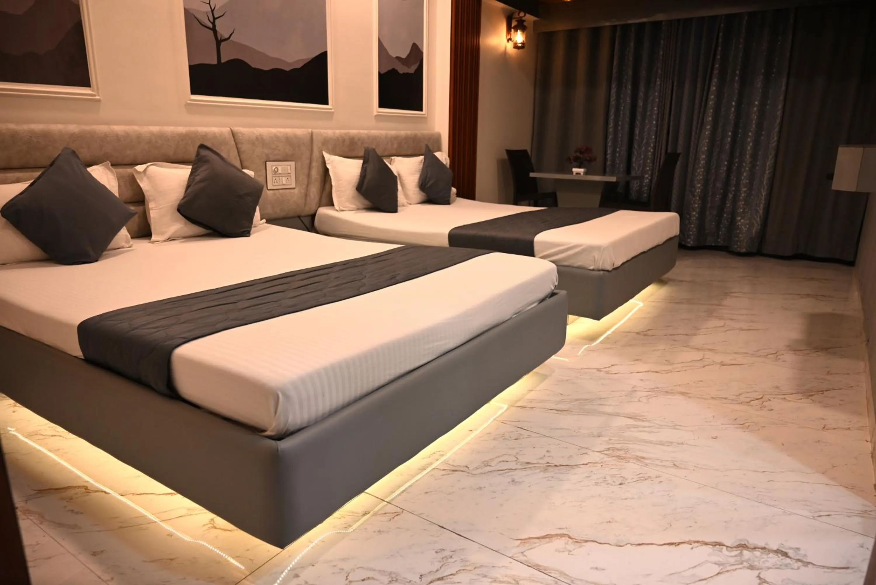 Bed in Hotel Saideep Villas, Shirdi