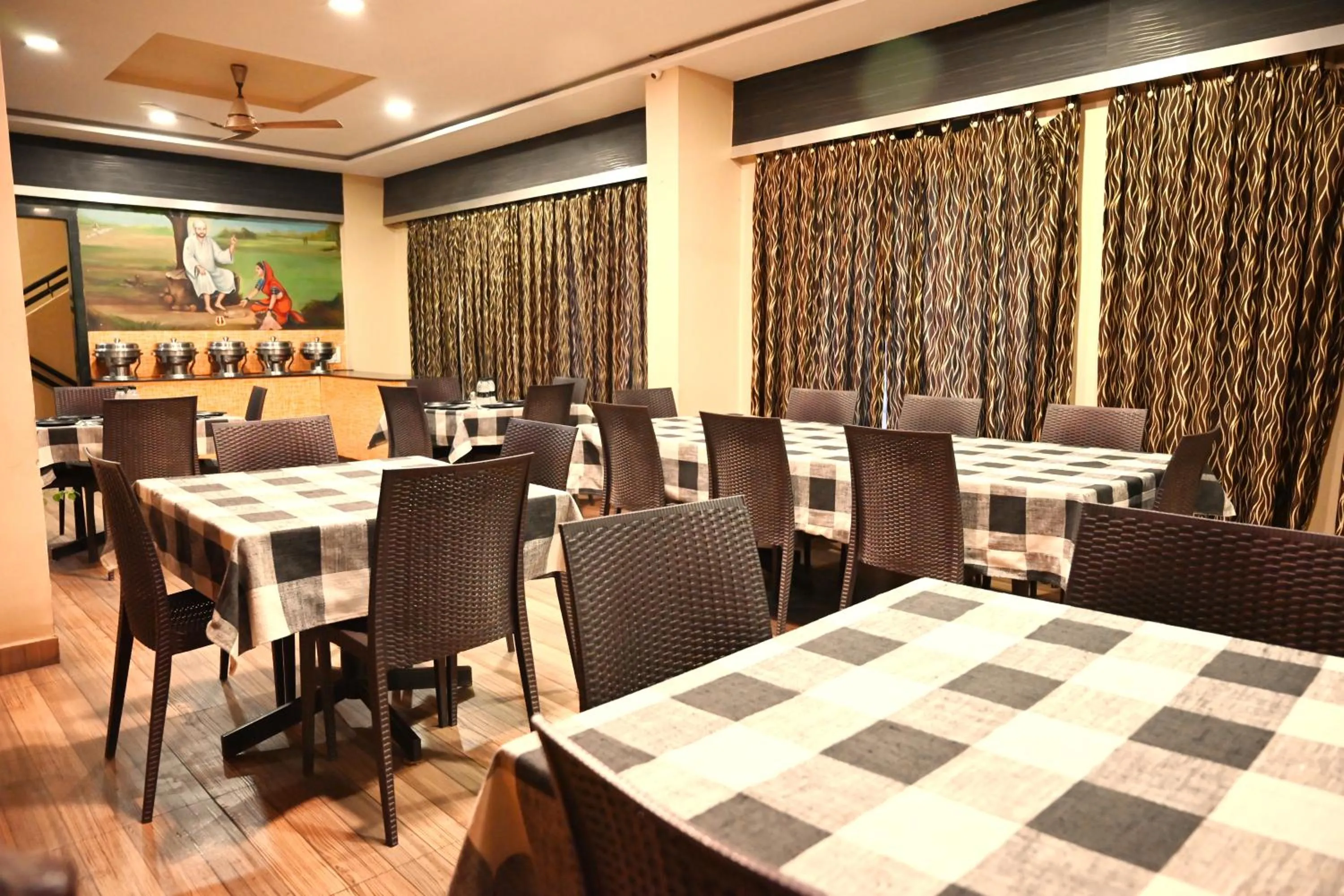 Restaurant/places to eat in Hotel Saideep Villas, Shirdi