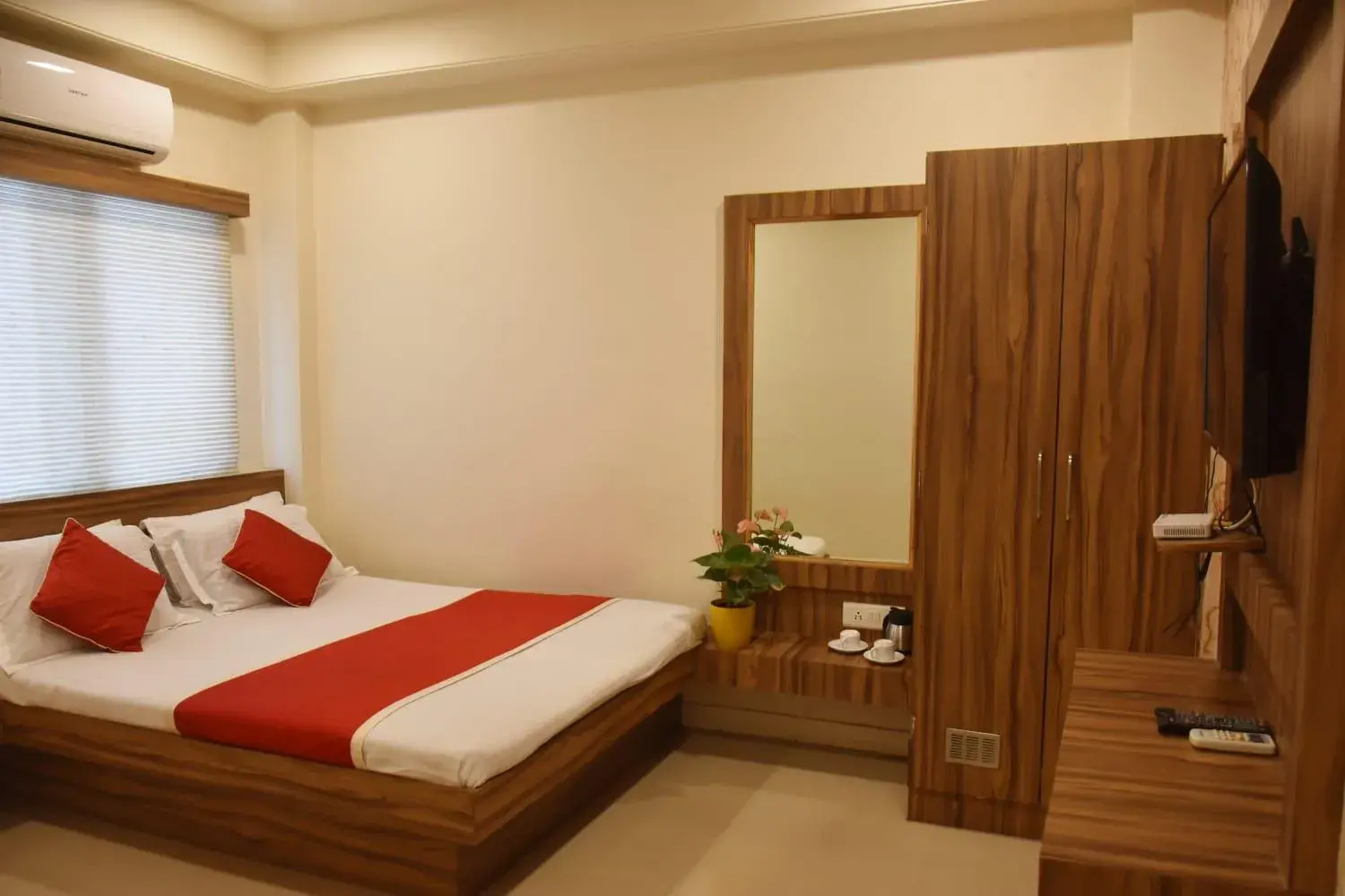 Standard Double Room with Fan in Hotel Saideep Villas, Shirdi Standard Double Room with Fan in Hotel Saideep Villas, Shirdi