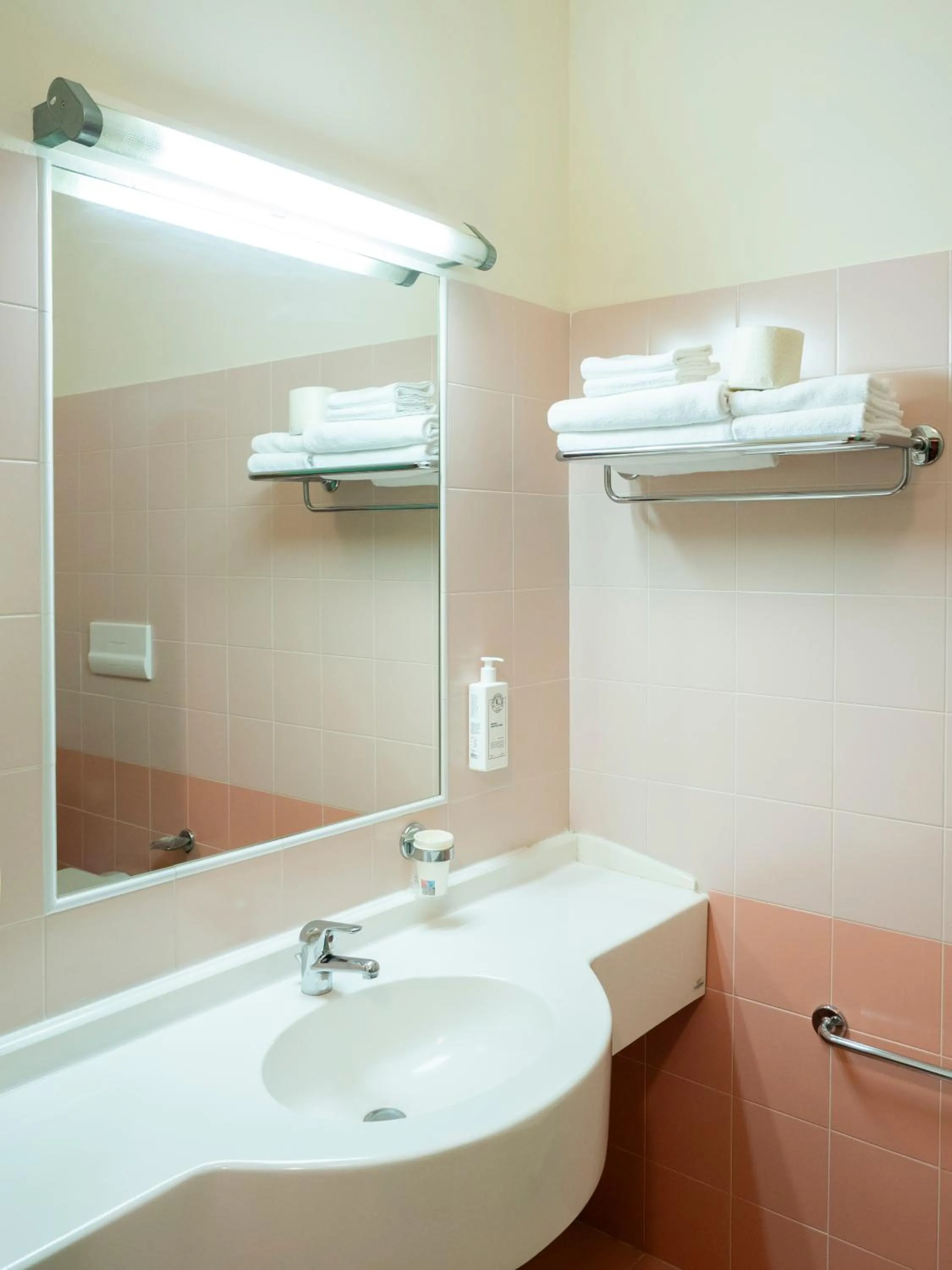 Bathroom in Hotel Altamira