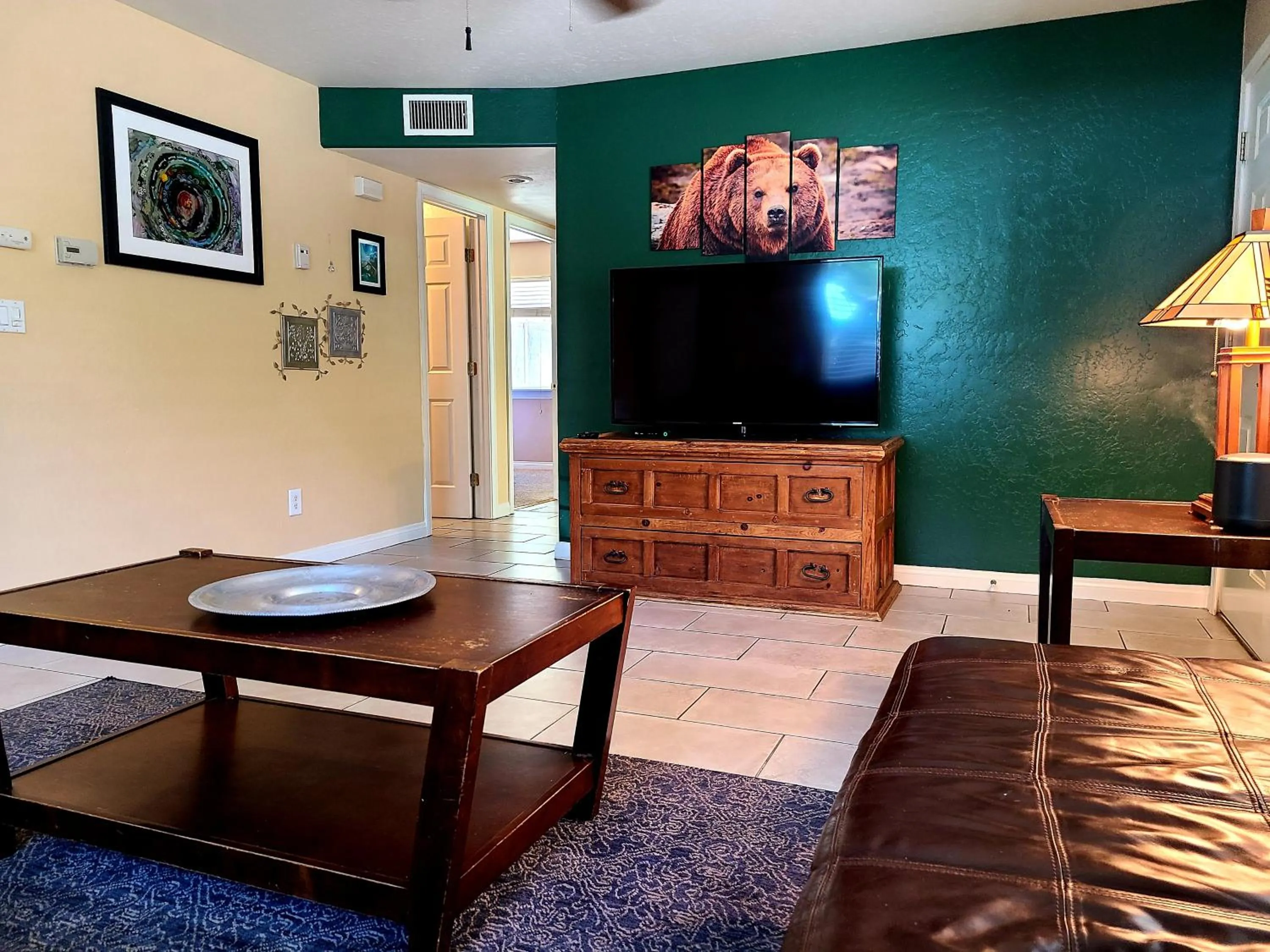 TV and multimedia in Sacred Mtn River Suites