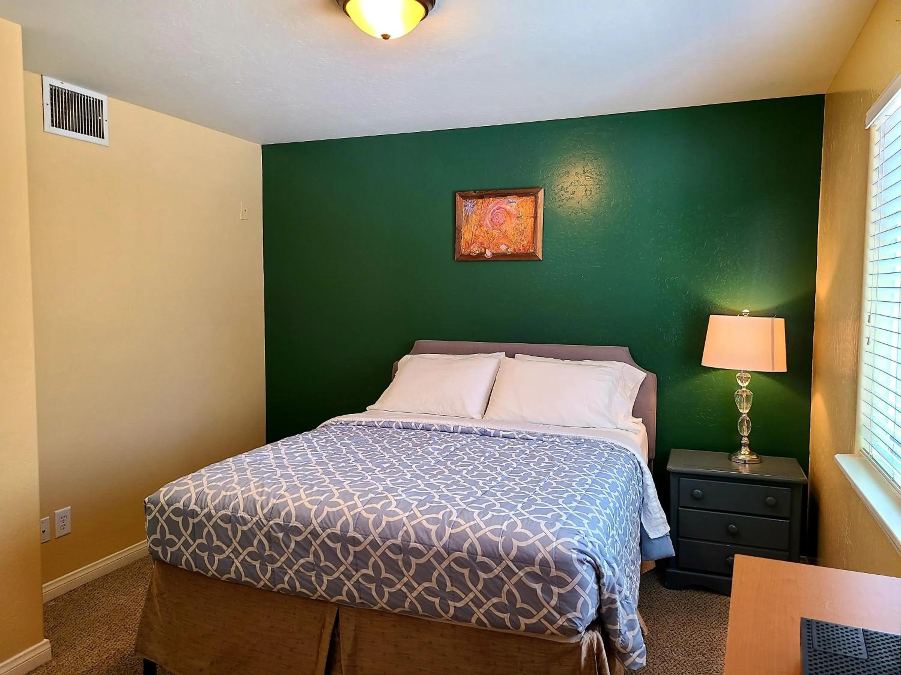 Bedroom, Bed in Sacred Mtn River Suites