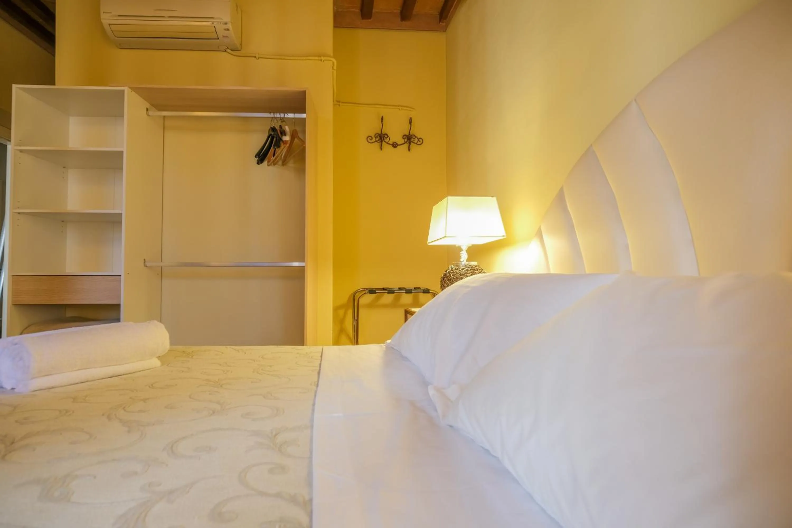 Bedroom, Bed in San Tommaso