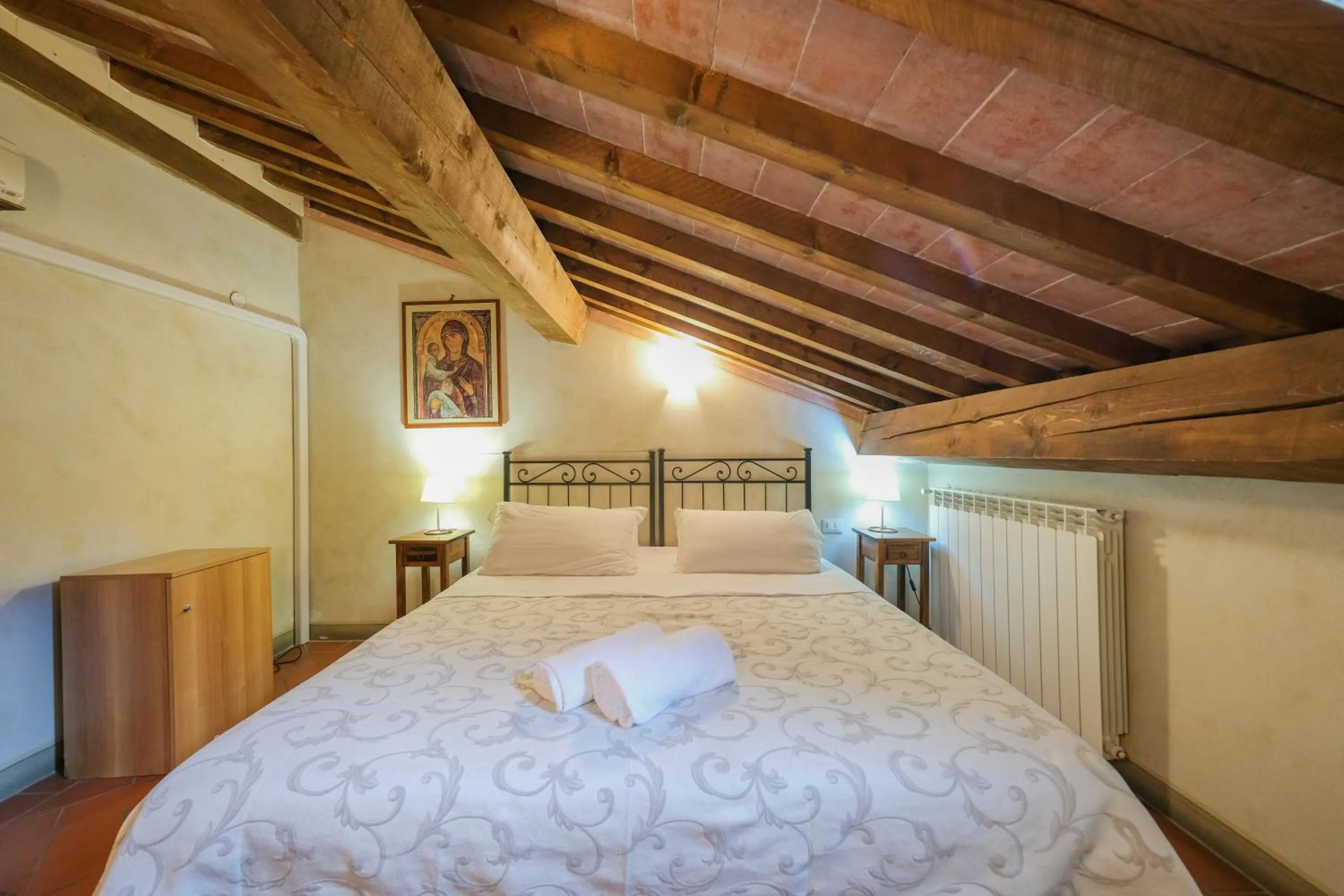 Bedroom, Bed in San Tommaso