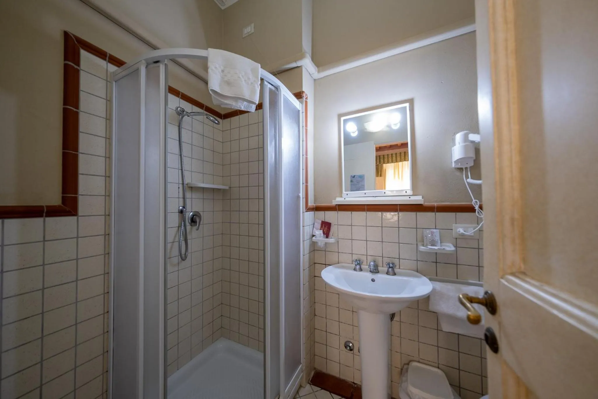 Shower in San Tommaso