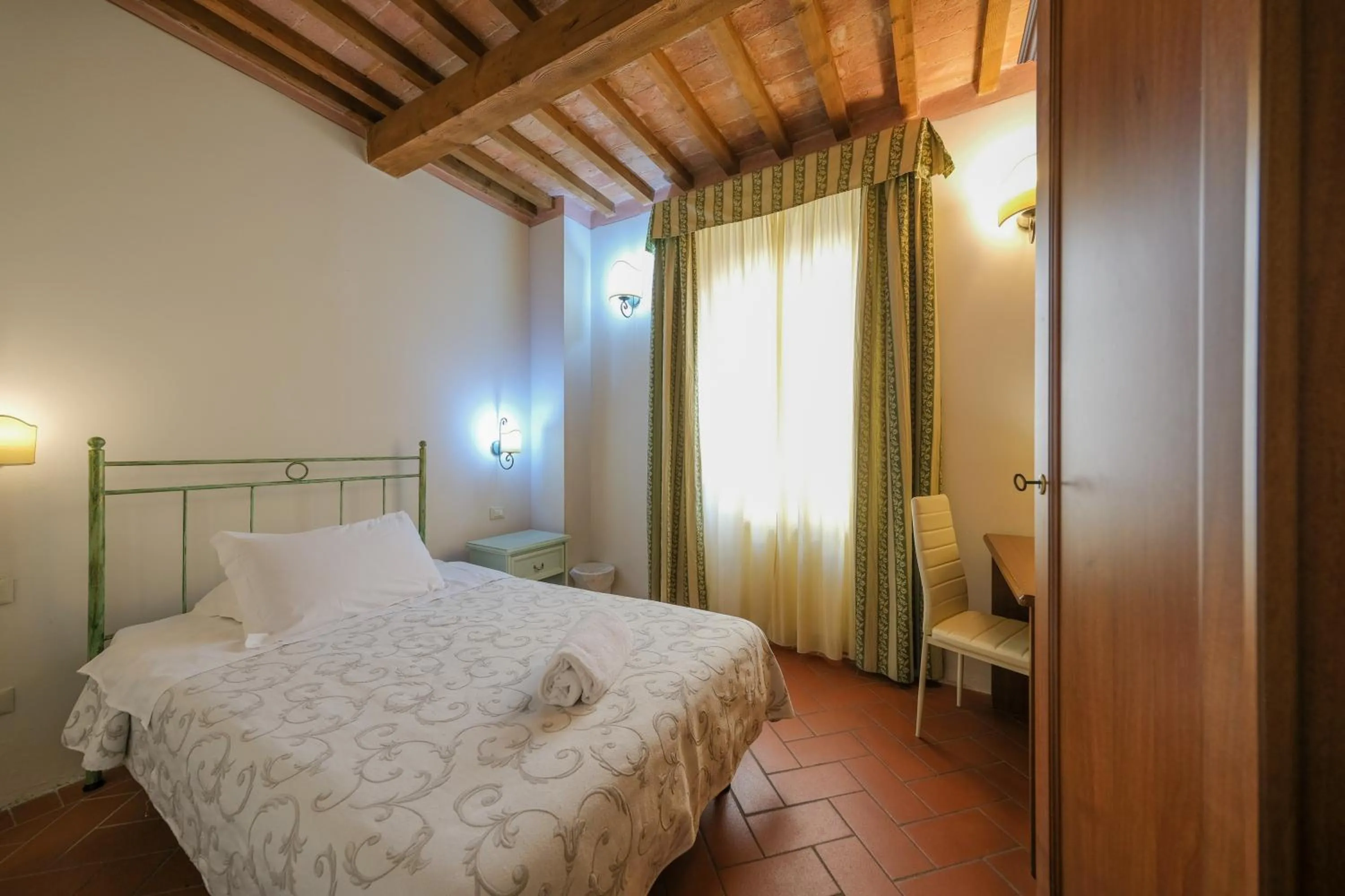 Bedroom, Bed in San Tommaso