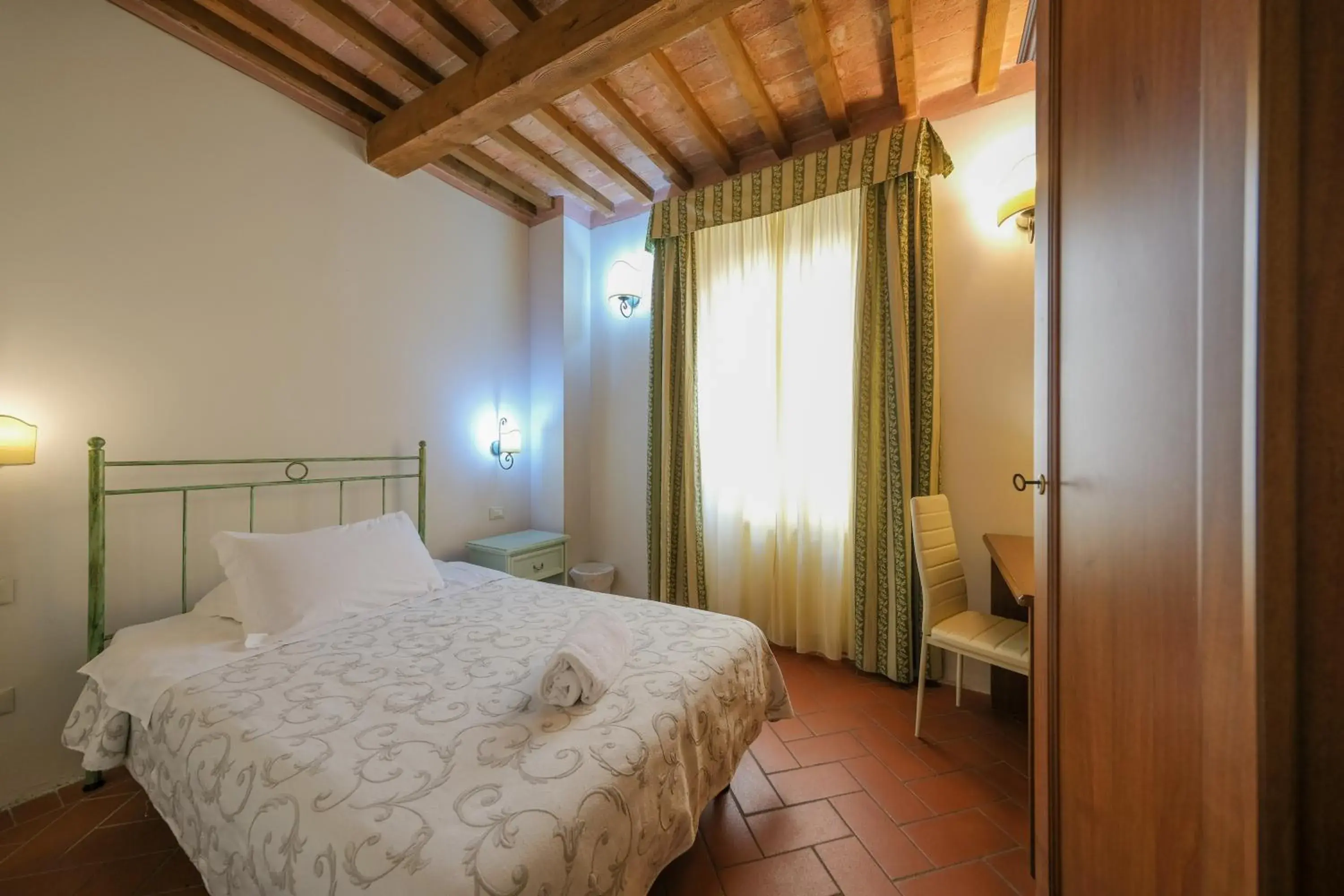 Budget Double or Twin Room in San Tommaso Budget Double or Twin Room in San Tommaso