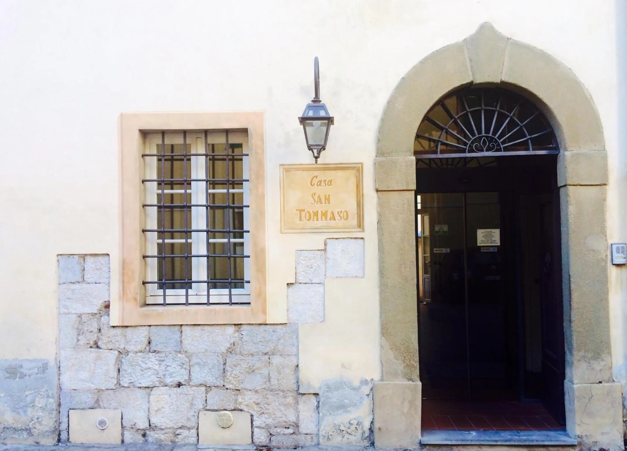 Facade/entrance in San Tommaso