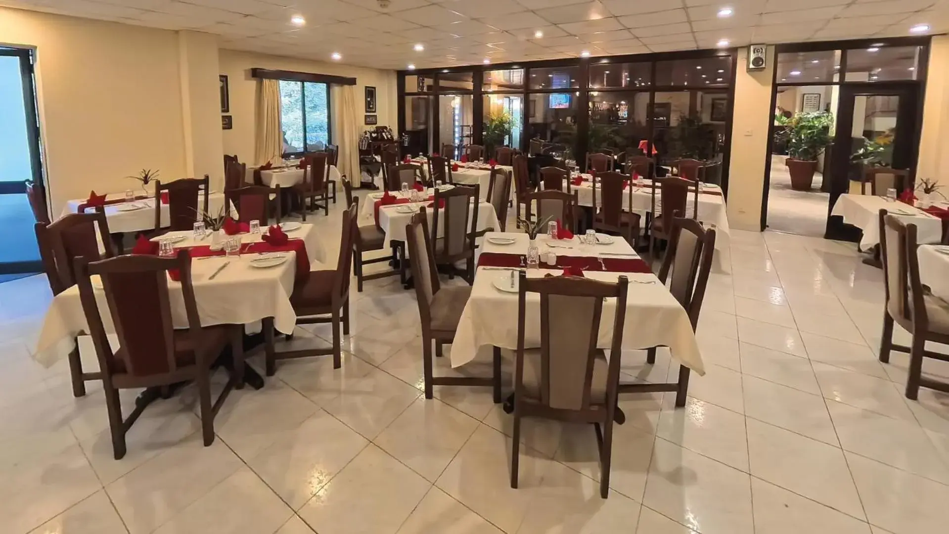 Restaurant/places to eat in La Mada Hotel Restaurant/places to eat in La Mada Hotel