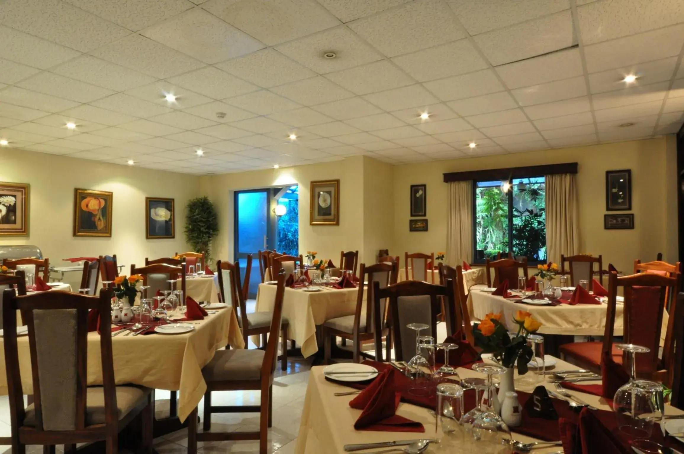 Restaurant/places to eat in La Mada Hotel Restaurant/places to eat in La Mada Hotel