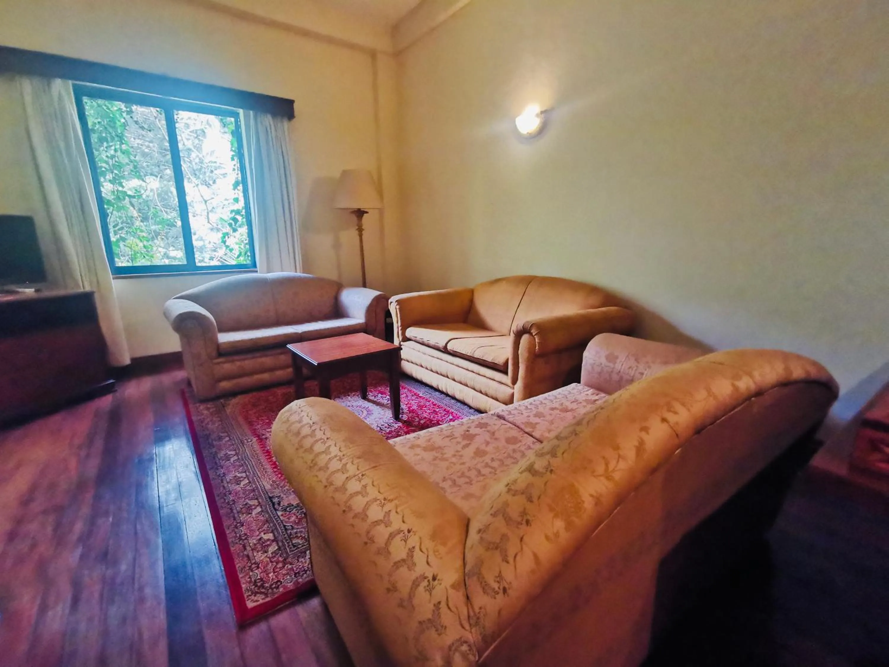 TV and multimedia in La Mada Hotel