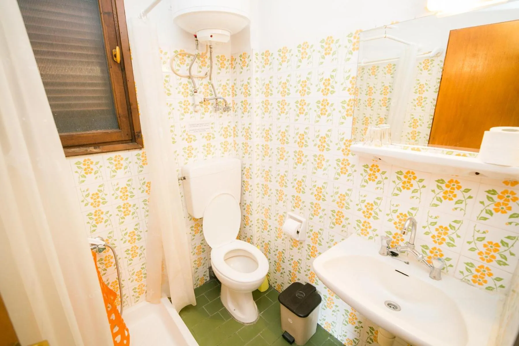 Shower in Apartments Hotel Magani