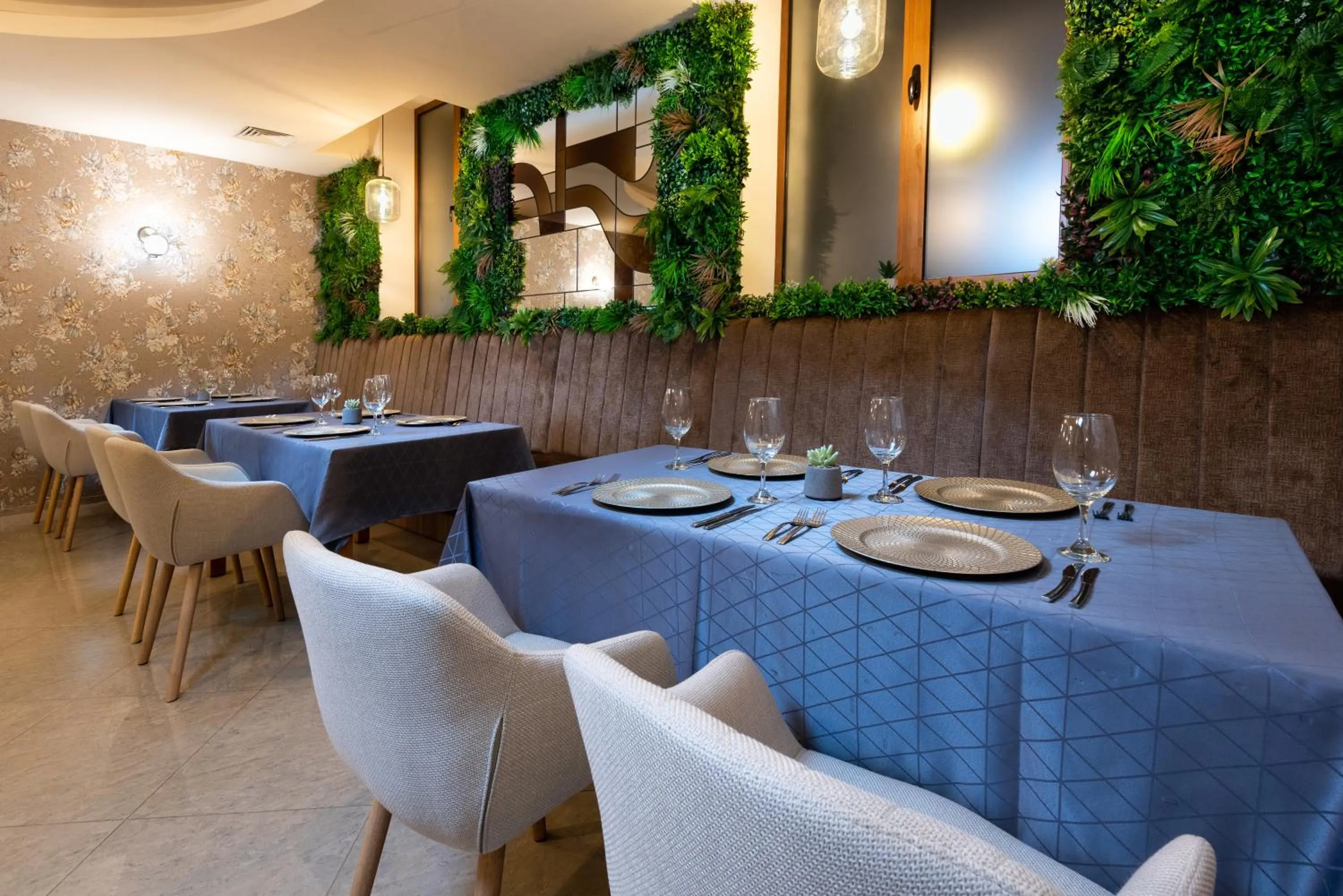 Restaurant/places to eat in Park Hotel Kaylaka