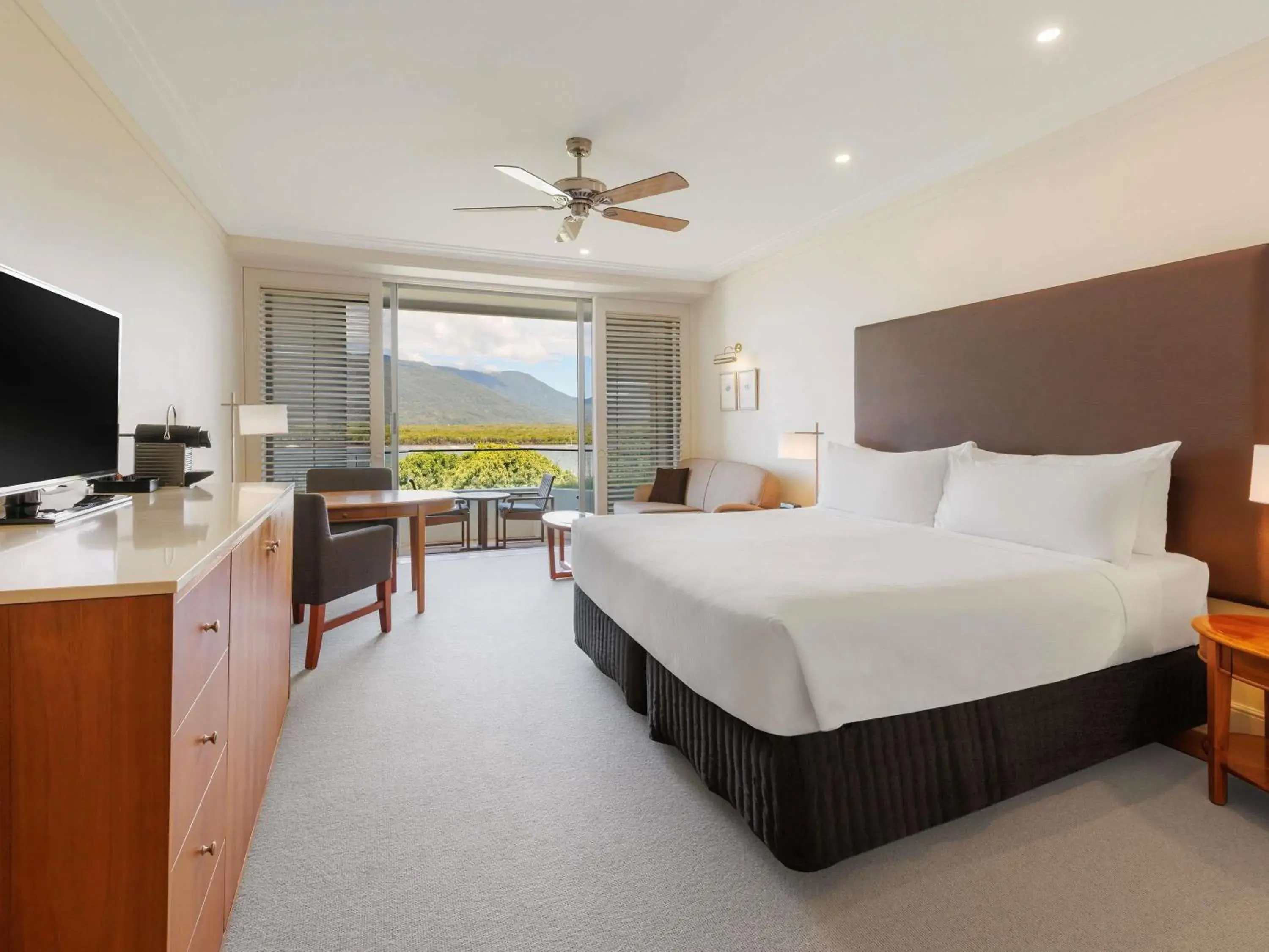 Bedroom, Bed in Pullman Reef Hotel Casino Bedroom, Bed in Pullman Reef Hotel Casino