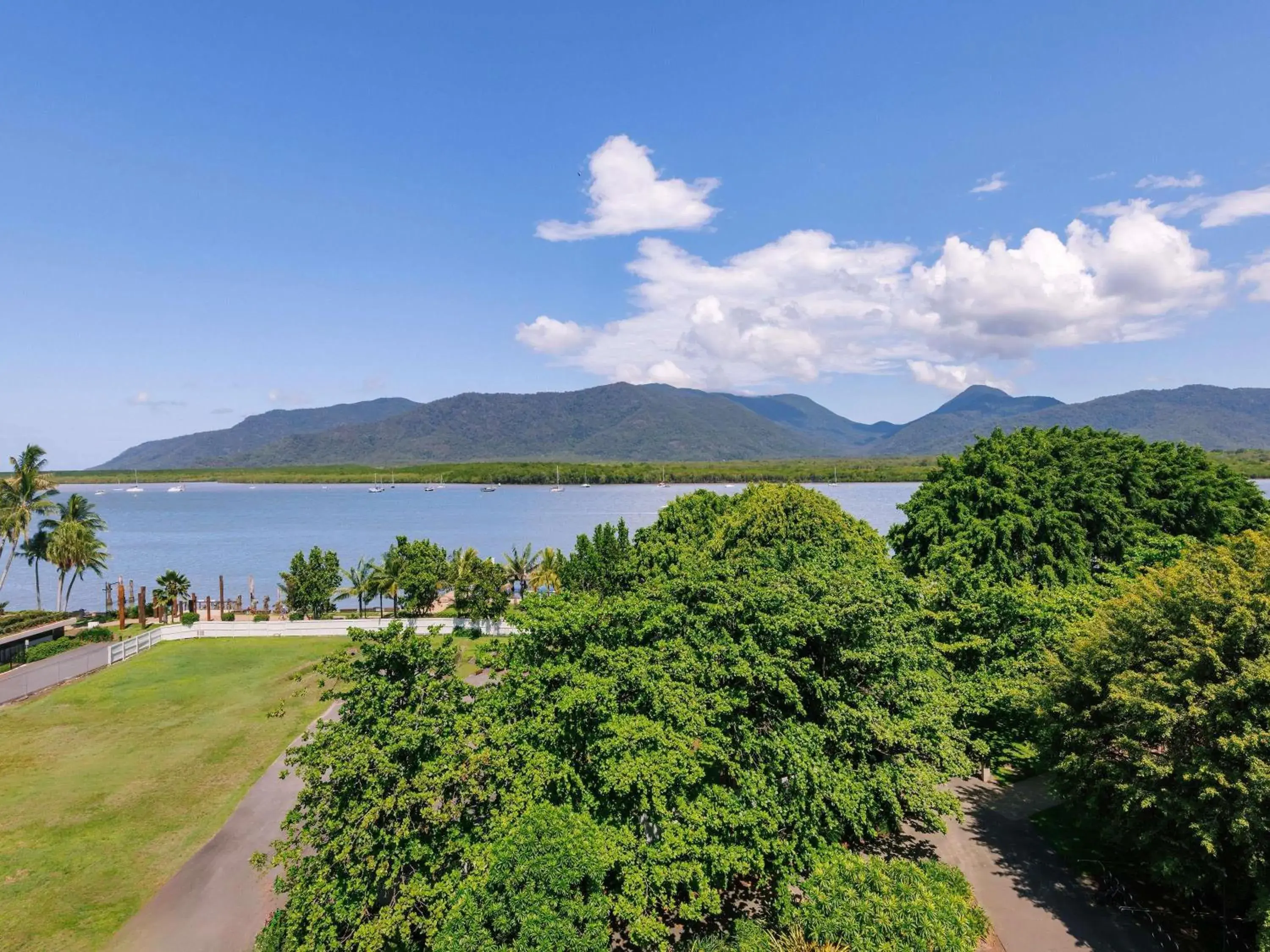 Premium Deluxe King Room with Water View and Single Spa with one drink voucher in Pullman Reef Hotel Casino Premium Deluxe King Room with Water View and Single Spa with one drink voucher in Pullman Reef Hotel Casino