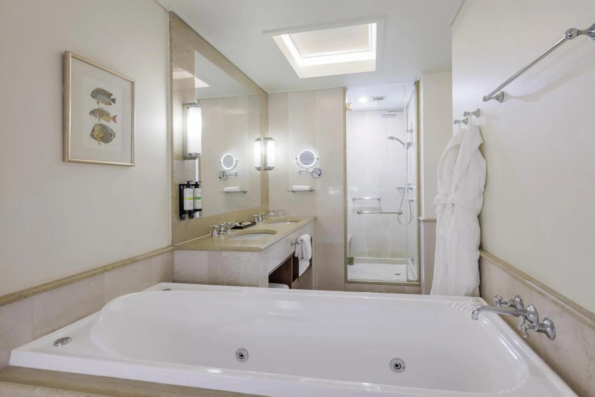 Shower in Pullman Reef Hotel Casino