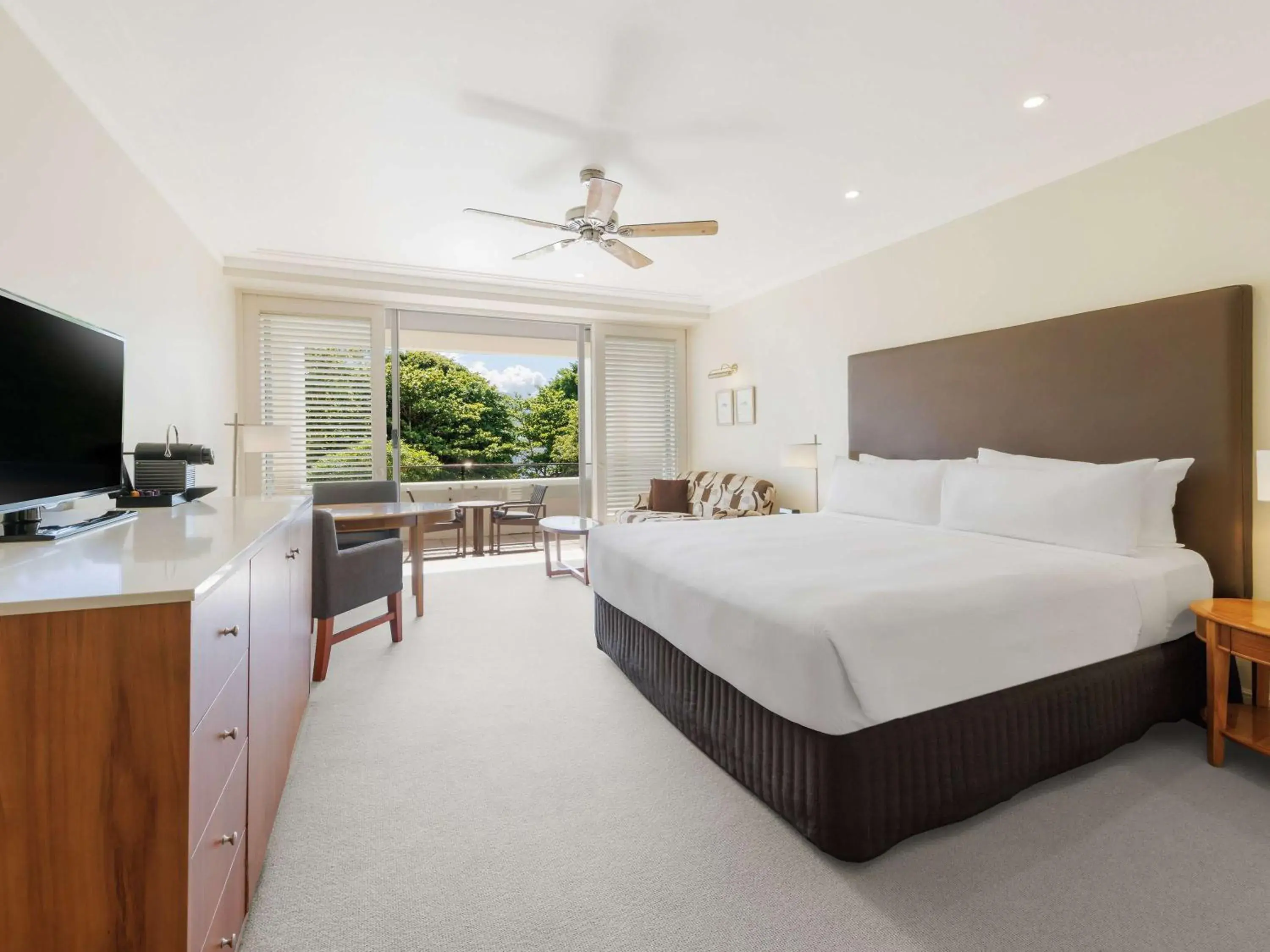 Bedroom, Bed in Pullman Reef Hotel Casino Bedroom, Bed in Pullman Reef Hotel Casino