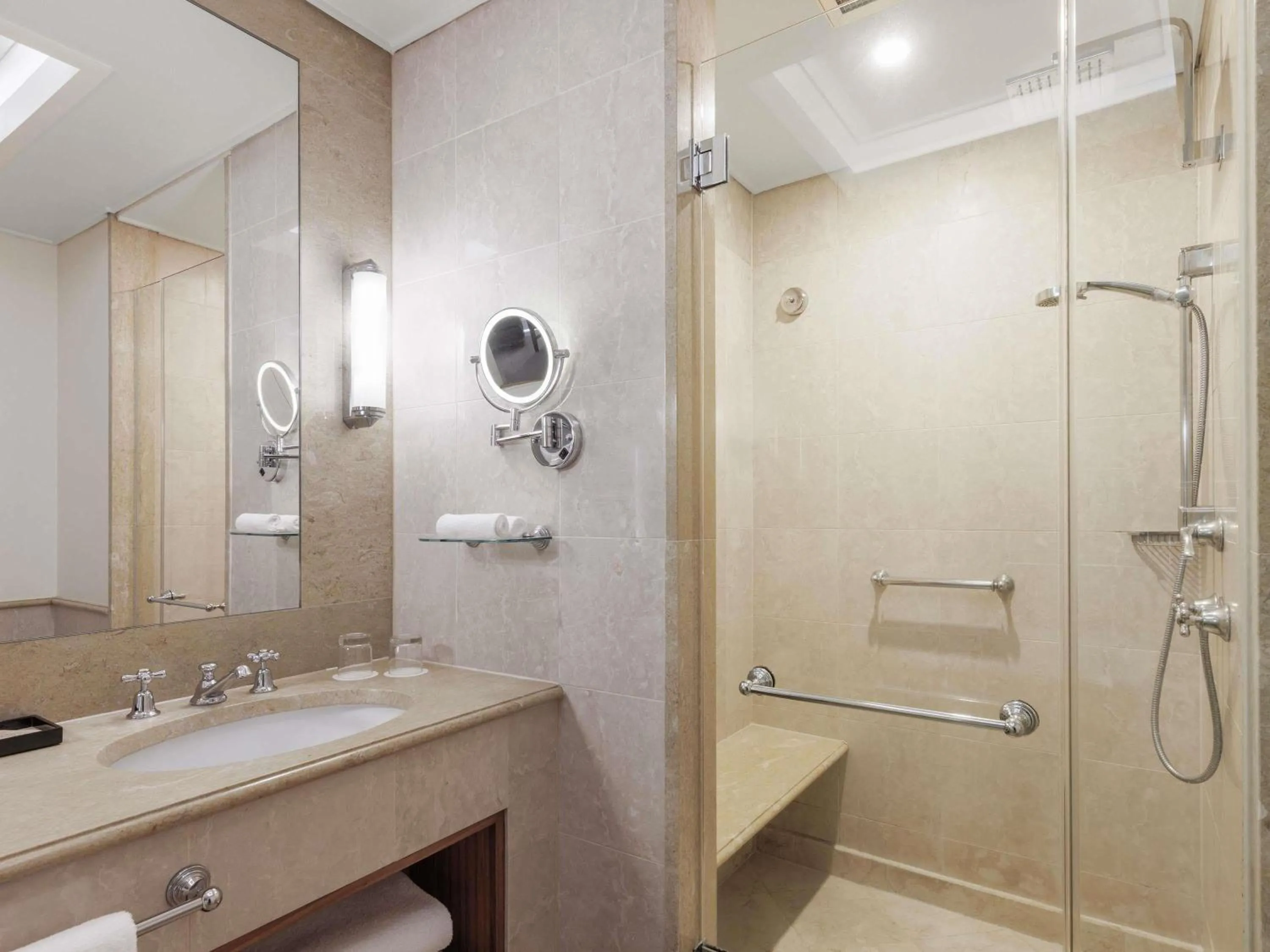 Bedroom in Pullman Reef Hotel Casino